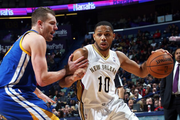 NEW ORLEANS, LA - JANUARY 18: Eric Gordon #10 of the New Orleans Pelicans drives to the basket against the Golden State Warriors during an NBA game on January 18, 2014 at the New Orleans Arena in New Orleans, Louisiana. NOTE TO USER: User expressly acknowledges and agrees that, by downloading and or using this Photograph, user is consenting to the terms and conditions of the Getty Images License Agreement. Mandatory Copyright Notice: Copyright 2014 NBAE (Photo by Layne Murdoch/NBAE via Getty Images)