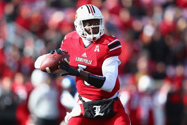 LOUISVILLE, KY - NOVEMBER 23:  Teddy Bridgewater #5 of the Louisville Cardinals throws the ball during the game against the Memphis Tigers at Papa John's Cardinal Stadium on November 23, 2013 in Louisville, Kentucky.  (Photo by Andy Lyons/Getty Images)