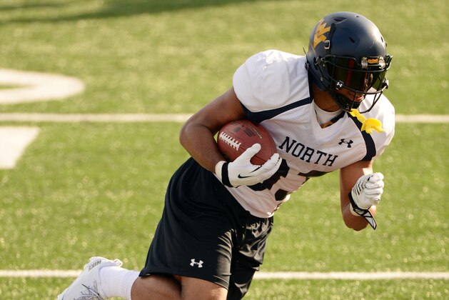 Jan 20, 2014; Mobile, AL, USA; North squad running back Charles Sims of West Virginia (33) runs through drills during practice at Ladd-Peebles Stadium. Mandatory Credit: John David Mercer-USA TODAY Sports Jan 20, 2014; Mobile, AL, USA; North squad running back Charles Sims of West Virginia (33) runs through drills during practice at Ladd-Peebles Stadium. Mandatory Credit: John David Mercer-USA TODAY Sports