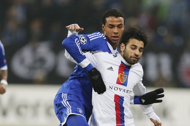 Schalke's Joel Matip, left, and Basel's Mohamed Salah challenge for the ball during the Champions League group E soccer match between FC Schalke 04 and FC Basel in Gelsenkirchen, Germany, Wednesday, Dec.11,2013. (AP Photo/Frank Augstein)