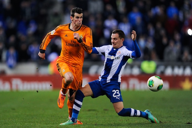 BARCELONA, SPAIN - JANUARY 21:  Gareth Bale of Real Madrid CF is brought down by Abraham Gonzalez of RCD Espanyol during the Copa del Rey Quarter Final First Leg match between RCD Espanyol and Real Madrid CF at Cornella-El Prat Stadium on January 21, 2014 in Barcelona, Spain.  (Photo by David Ramos/Getty Images)