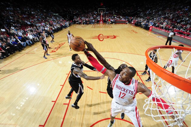 HOUSTON, TX - JANUARY 22:  Dwight Howard #12 of the Houston Rockets shoots against the Sacramento Kings on January 22, 2014 at the Toyota Center in Houston, Texas. NOTE TO USER: User expressly acknowledges and agrees that, by downloading and or using this photograph, User is consenting to the terms and conditions of the Getty Images License Agreement. Mandatory Copyright Notice: Copyright 2014 NBAE (Photo by Bill Baptist/NBAE via Getty Images)