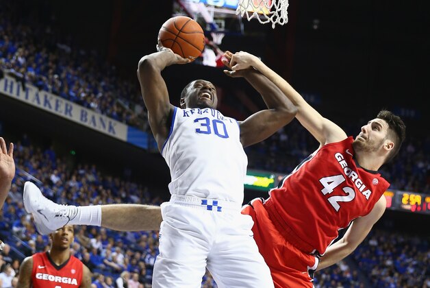 LEXINGTON, KY - JANUARY 25:  Julius Randle #30 of the Kentucky Wildcats shoots the ball while defended by Nemanja Djurisic #42 of the Georgia Bulldogs during the game at Rupp Arena on January 25, 2014 in Lexington, Kentucky.  (Photo by Andy Lyons/Getty Images)