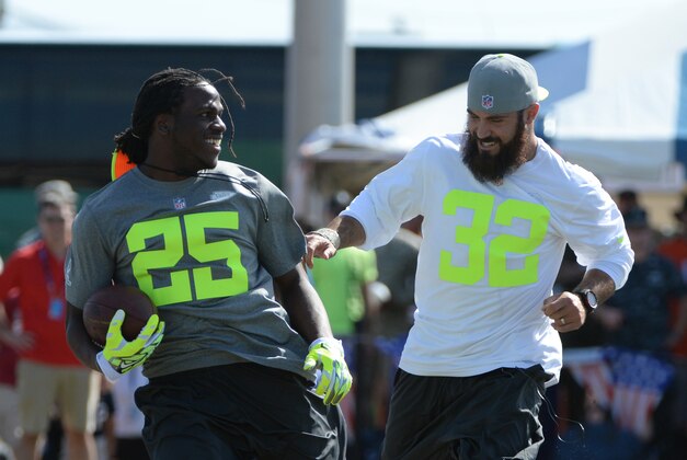 January 23, 2014; Honolulu, HI, USA; Team Sanders running back Jamaal Charles of the Kansas City Chiefs (25) runs with the football against safety Eric Weddle of the San Diego Chargers (32) during practice for the 2014 Pro Bowl at Joint Base Pearl Harbor-Hickam. Mandatory Credit: Kyle Terada-USA TODAY Sports