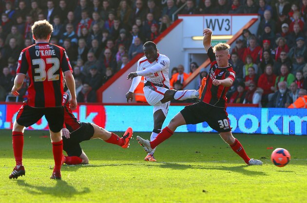 BOURNEMOUTH, ENGLAND - JANUARY 25: Matt Ritchie of Bournemouth fails to block Victor Moses of Liverpool as he scores the opening goal during the FA Cup Fourth Round match between Bournemouth and Liverpool at Goldsands Stadium on January 25, 2014 in Bournemouth, England.  (Photo by Julian Finney/Getty Images)