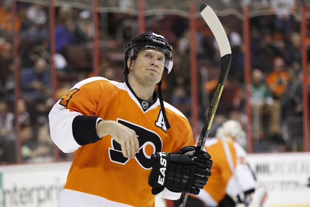 Philadelphia Flyers' Kimmo Timonen of Finland  looks to the crowd during the third period of an NHL hockey game against the Boston Bruins, Saturday, Jan. 25, 2014, in Philadelphia.  The Bruins win 6-1.  (AP Photo/Chris Szagola)