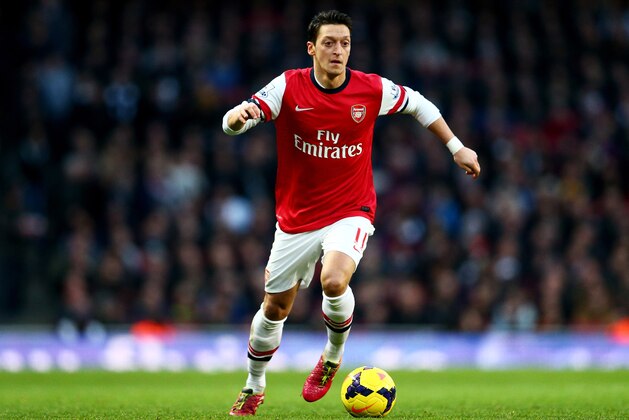 LONDON, ENGLAND - JANUARY 18:  Mesut Oezil of Arsenal in action during the Barclays Premier League match between Arsenal and Fulham at Emirates Stadium on January 18, 2014 in London, England.  (Photo by Clive Mason/Getty Images)
