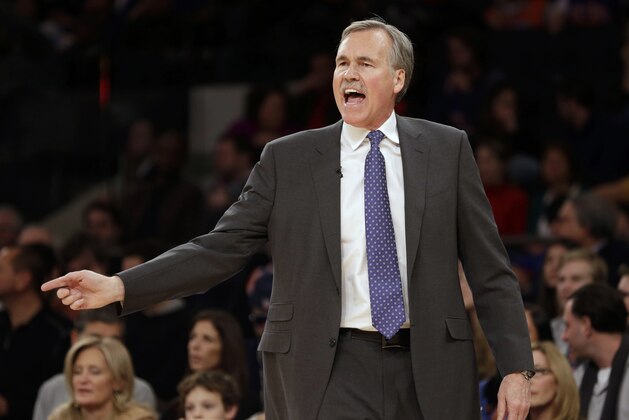 Los Angeles Lakers' head coach Mike D'Antoni yells during the second half of an NBA basketball game against the New York Knicks at Madison Square Garden, Sunday, Jan. 26, 2014, in New York. The Knicks defeated the Lakers 110-103. (AP Photo/Seth Wenig)