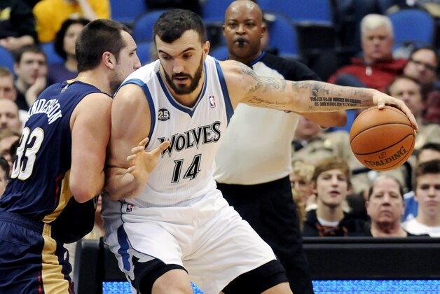 New Orleans Pelicans' Ryan Anderson (33) defends against Minnesota Timberwolves' Nikola Pekovic (14) during the first quarter of an NBA basketball game on Wednesday, Jan. 1, 2014, in Minneapolis. The Timberwolves won 124-112. (AP Photo/Hannah Foslien)