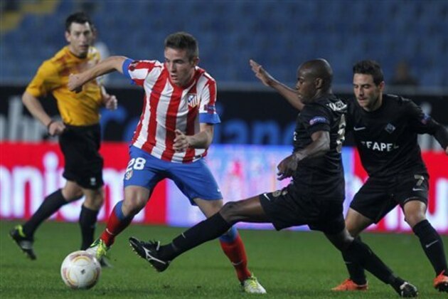 Atletico Madrid's Saul Niguez, left, sidesteps Academica's Makelele, from Brazil, and Marinho, right, during the Europa league group B soccer match, Atletico Madrid against Academica, at the Cidade de Coimbra stadium in Coimbra, Portugal, Thursday, Nov. 8, 2012. (AP Photo/Francisco Seco)