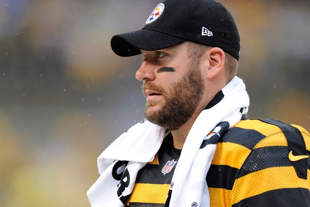 PITTSBURGH, PA - NOVEMBER 17 :  Ben Roethlisberger #7 of the Pittsburgh Steelers looks on during the first quarter against the Detroit Lions on November 17, 2013 at Heinz Field in Pittsburgh, Pennsylvania. Pittsburgh won the game 37-27.  (Photo by Joe Sargent/Getty Images)