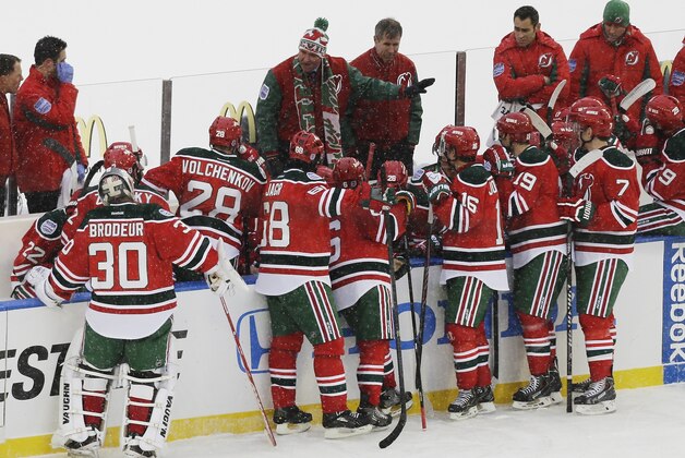 New Jersey Devils head coach Peter DeBoer talks to his team after New York Rangers' Mats Zuccarello (36) scored during the second period of an outdoor NHL hockey game Sunday, Jan. 26, 2014, at Yankee Stadium in New York. (AP Photo/Frank Franklin II)