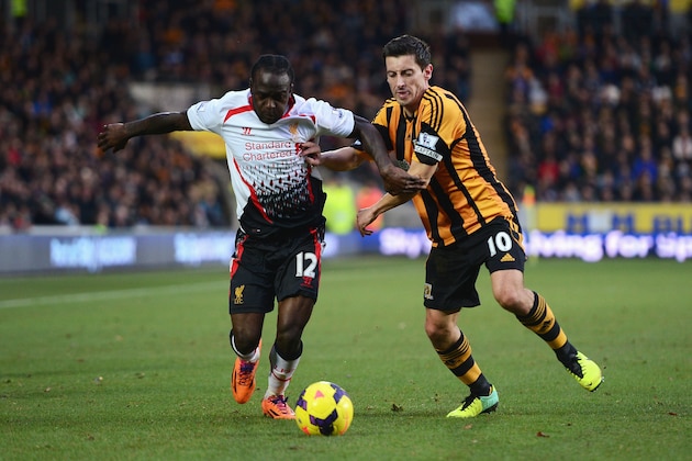 HULL, ENGLAND - DECEMBER 01: Victor Moses of Liverpool is tackled by Robert Koren of Hull City during the Barclays Premier League match between Hull City and Liverpool at KC Stadium on December 1, 2013 in Hull, England.  (Photo by Jamie McDonald/Getty Images)