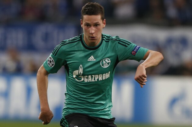 Schalke's Julian Draxler during the Champions League group E soccer match between FC Schalke 04 and Chelsea FC in Gelsenkirchen       , Germany, Tuesday, Oct.22,2013. (AP Photo/Frank Augstein)