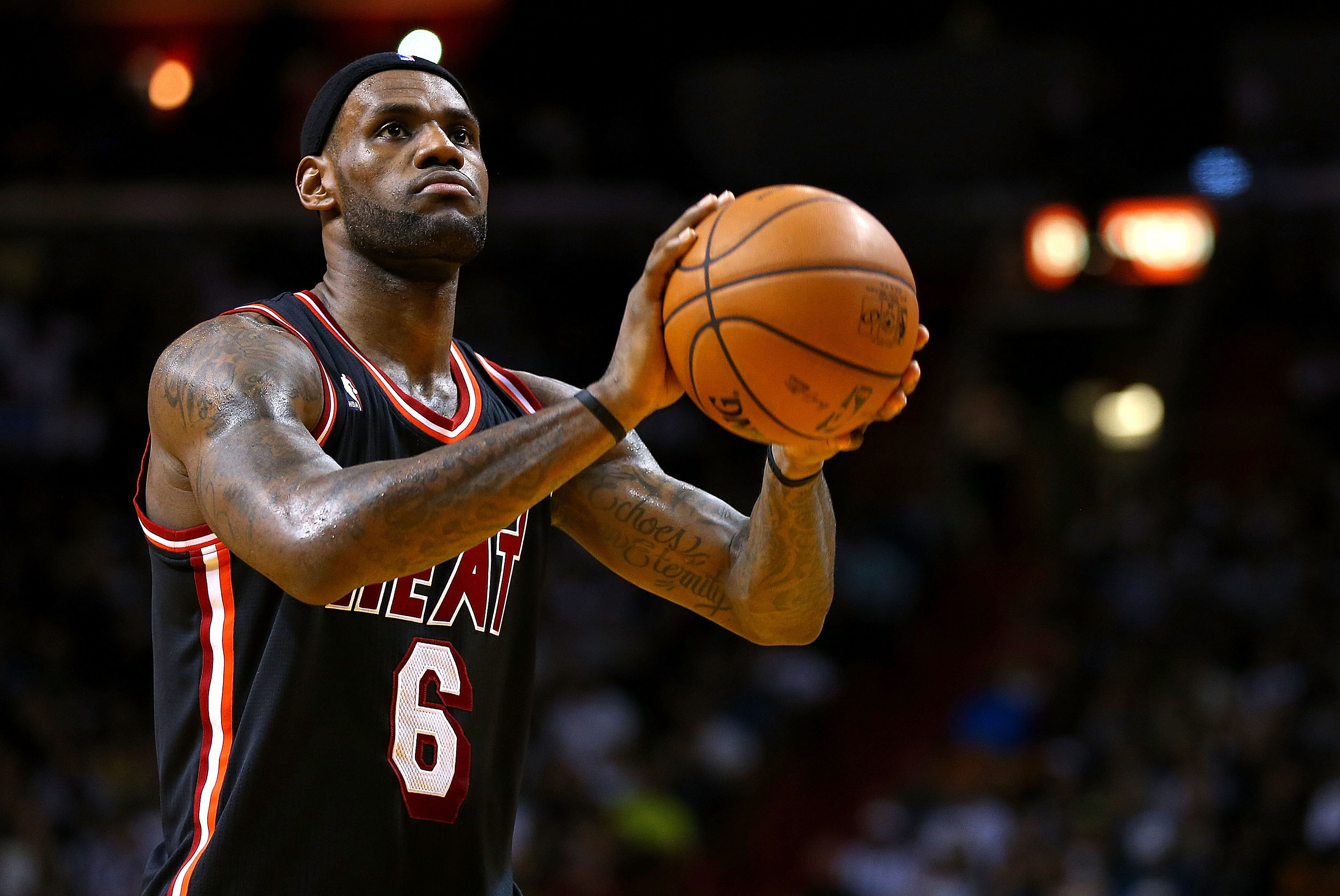 MIAMI, FL - JANUARY 23:  LeBron James #6 of the Miami Heat shoots a free throw during a game against the Los Angeles Lakers at American Airlines Arena on January 23, 2014 in Miami, Florida. NOTE TO USER: User expressly acknowledges and agrees that, by downloading and/or using this photograph, user is consenting to the terms and conditions of the Getty Images License Agreement. Mandatory copyright notice:  (Photo by Mike Ehrmann/Getty Images)