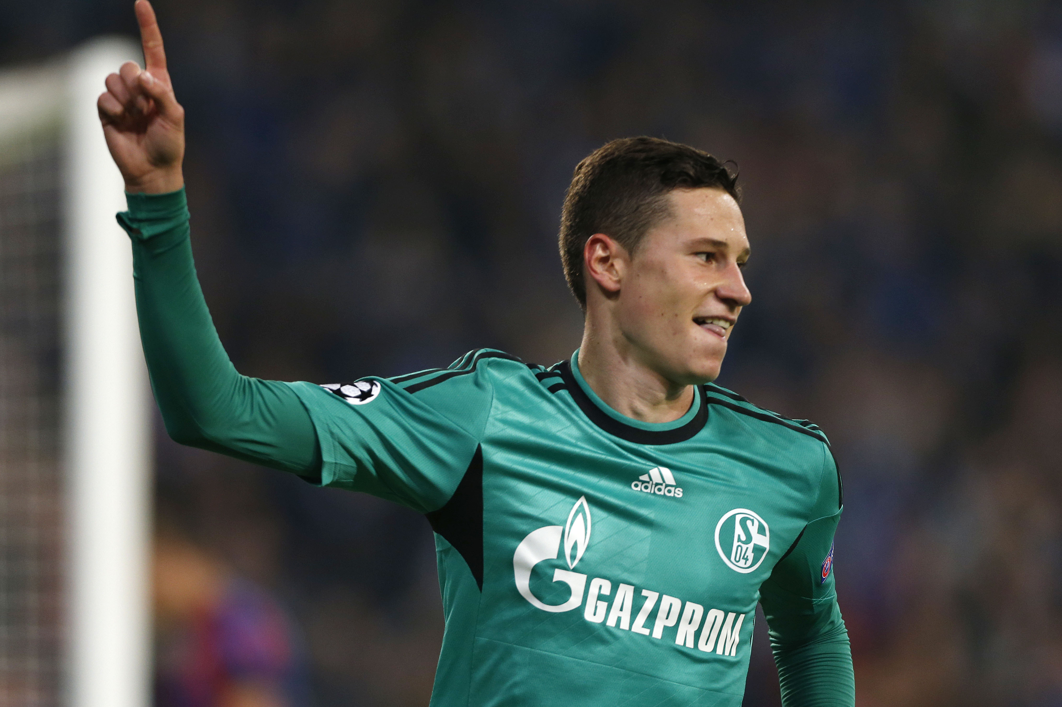 Schalke's Julian Draxler celebrates his side's third goal during the Champions League group E soccer match between Schalke 04 and Steaua Bucharest in Gelsenkirchen, Germany, Wednesday, Sept. 18, 2013. (AP Photo/Frank Augstein)