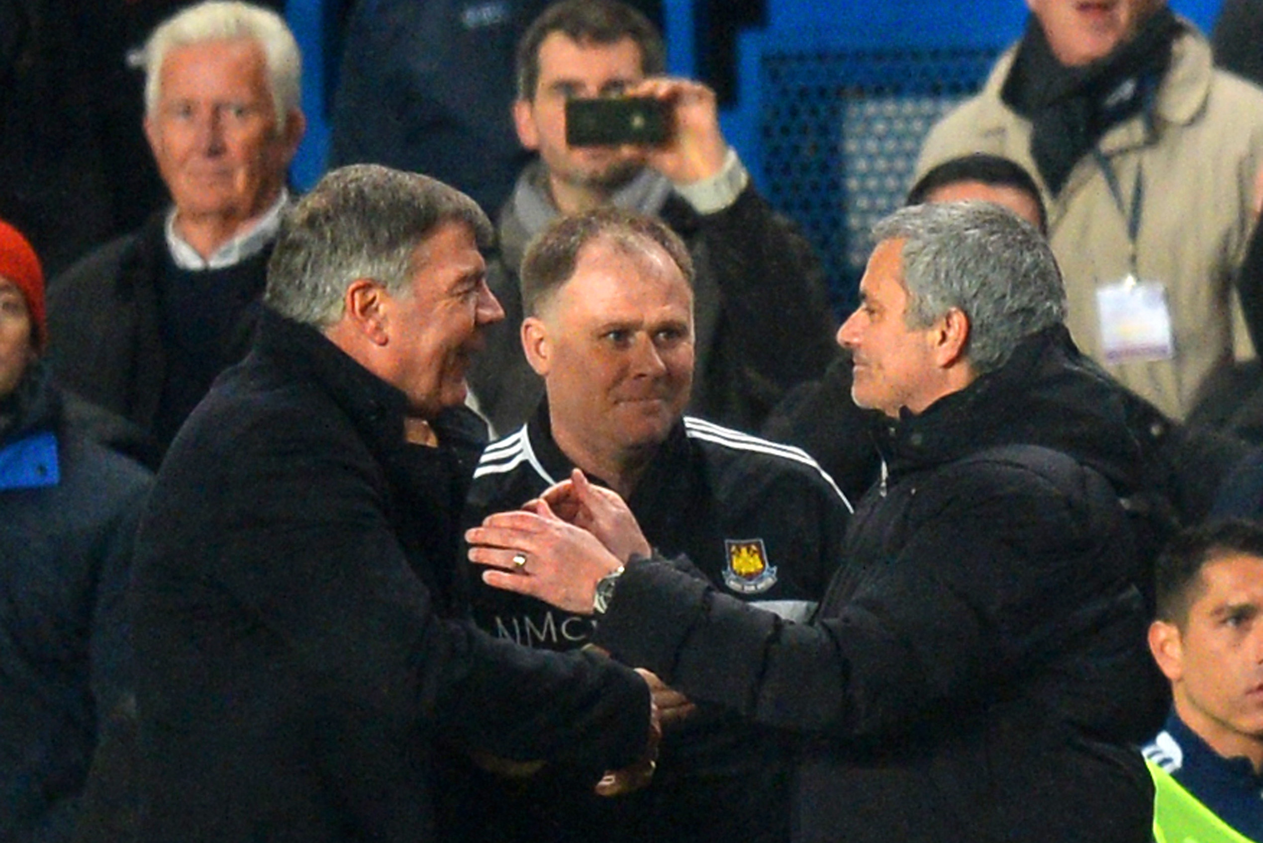 LONDON, ENGLAND - JANUARY 29:  Manager Sam Allardyce of West Ham shakes hands with Jose Mourinho manager of Chelsea during the Barclays Premier League match between Chelsea and West Ham United at Stamford Bridge on January 29, 2014 in London, England.  (Photo by Mike Hewitt/Getty Images)
