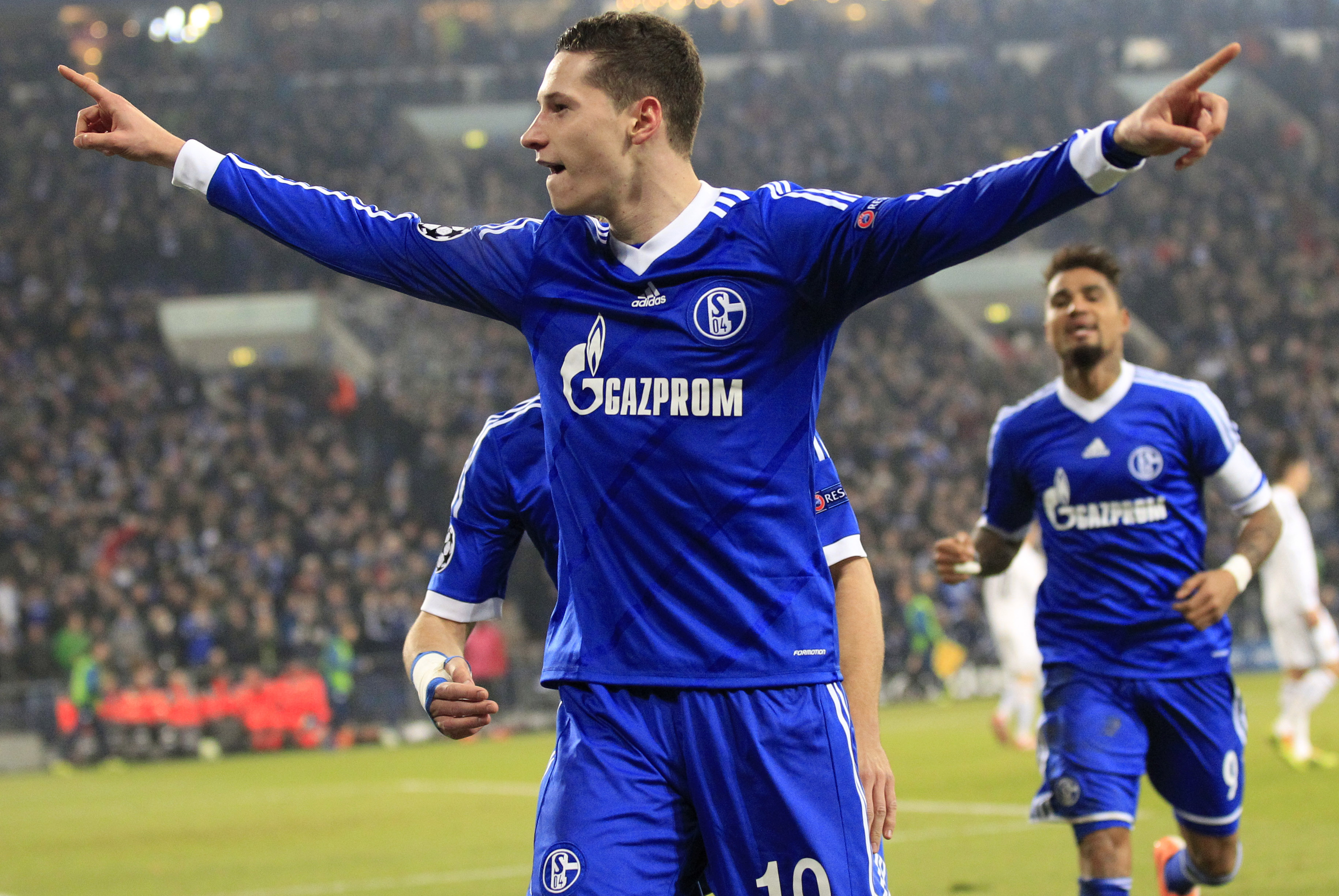 Schalke's Julian Draxler celebrates after scoring his side's opening goal during the Champions League group E soccer match between FC Schalke 04 and FC Basel in Gelsenkirchen, Germany, Wednesday, Dec.11,2013. (AP Photo/Frank Augstein)