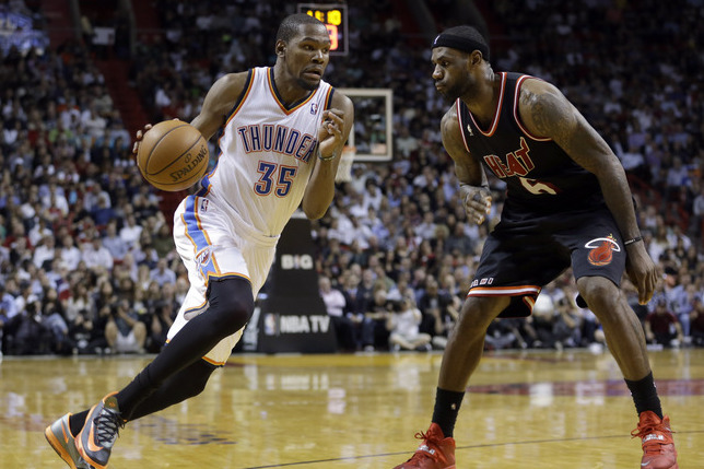 Oklahoma City Thunder small forward Kevin Durant (35) drives against Miami Heat small forward LeBron James (6) during the fourth quarter of an NBA basketball game in Miami, Wednesday, Jan. 29, 2014. The Thunder won 112-95. (AP PhotoAlan Diaz)