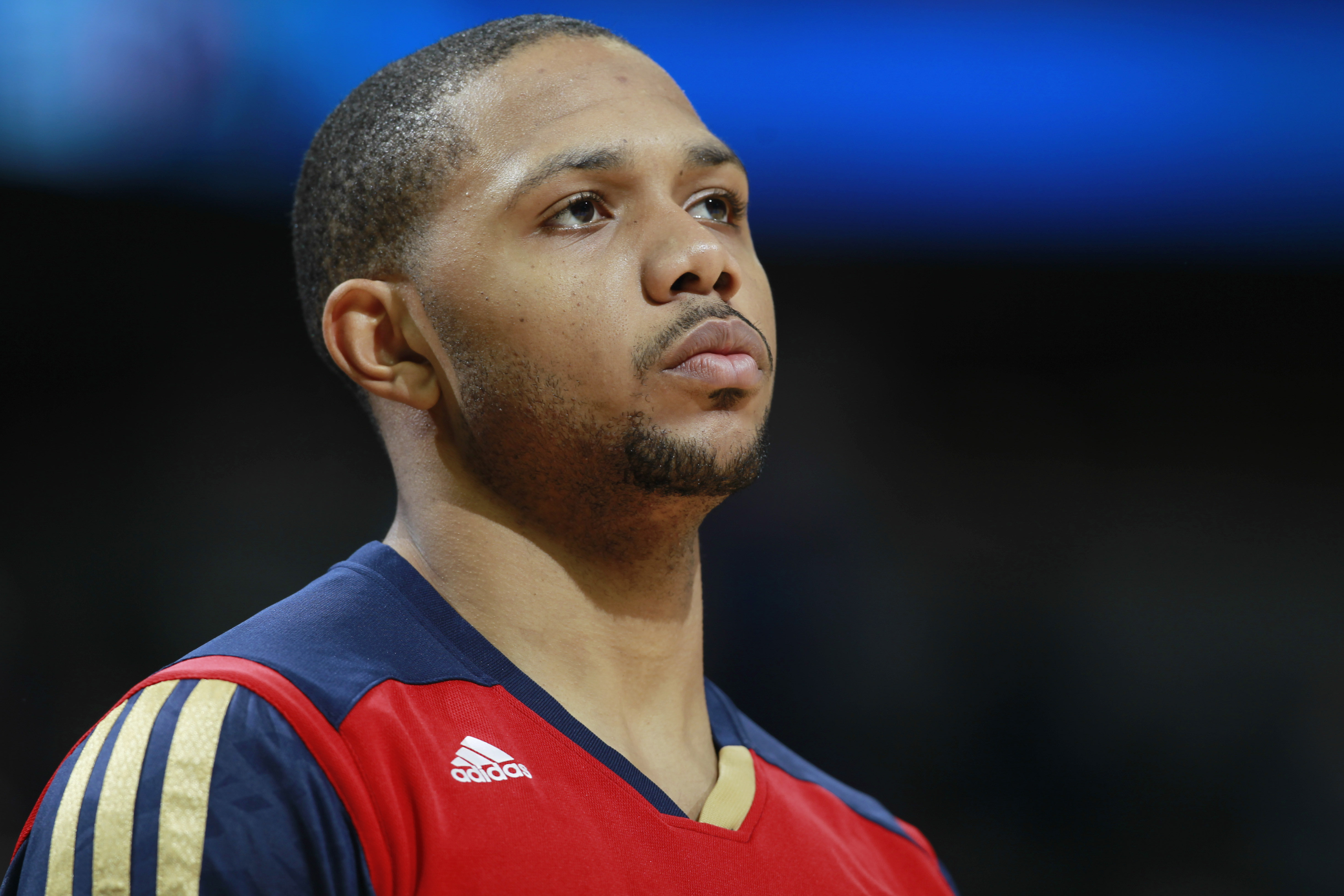 New Orleans Pelicans guard Eric Gordon wamrs up before facing the Denver Nuggets in the third quarter of the Nuggets' 102-93 victory in an NBA basketball game in Denver on Sunday, Dec. 15, 2013. (AP Photo/David Zalubowski)