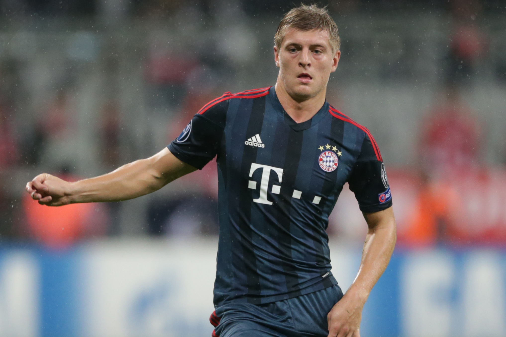Bayern's Toni Kroos controls the ball during the Champions League group D soccer match between FC Bayern Munich and Viktoria Plzen in Munich, southern Germany, Wednesday, Oct.  23, 2013. (AP Photo/Matthias Schrader)