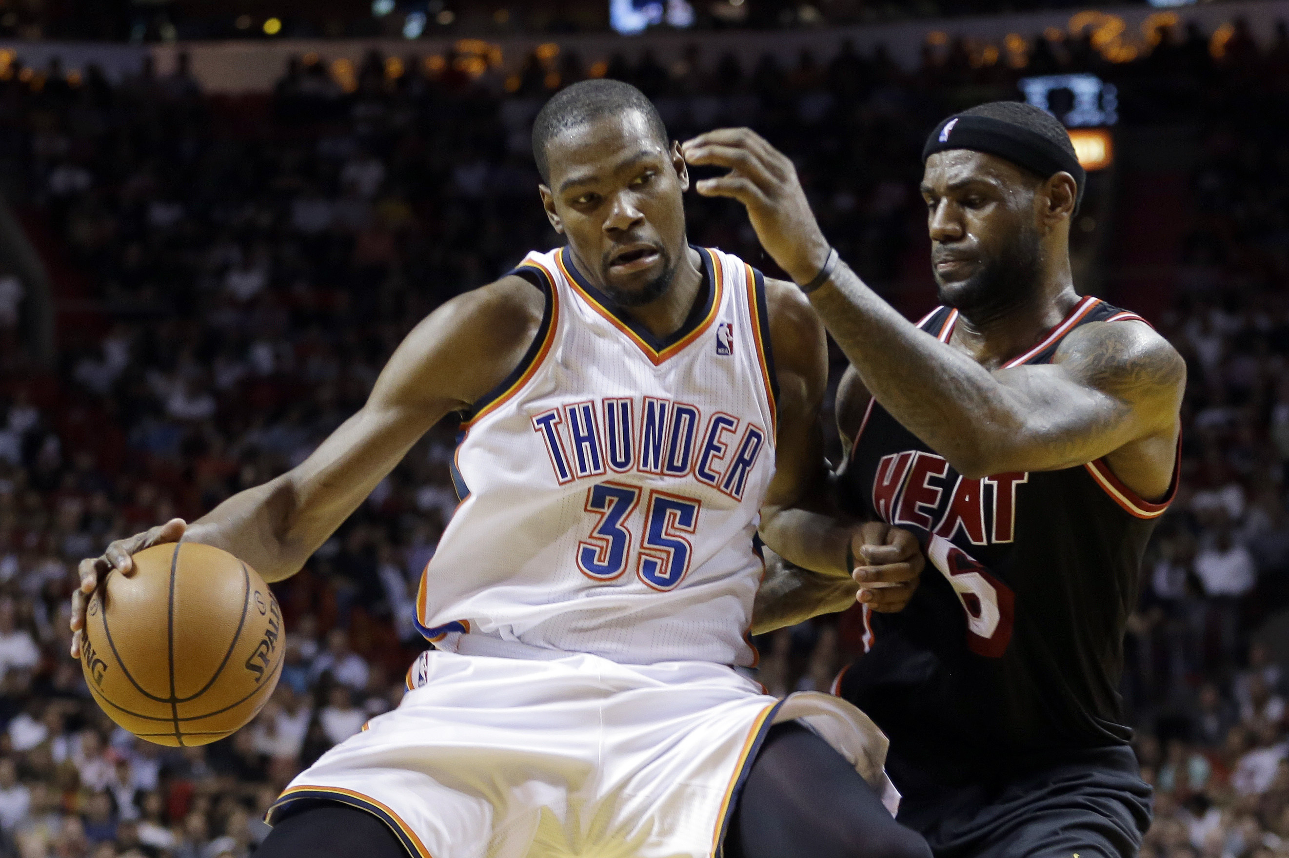 Miami Heat small forward LeBron James (6) puts pressure on Oklahoma City Thunder small forward Kevin Durant (35) during the fourth period of an NBA basketball game in Miami, Wednesday, Jan. 29, 2014. The Thunder won 112-95. (AP PhotoAlan Diaz)