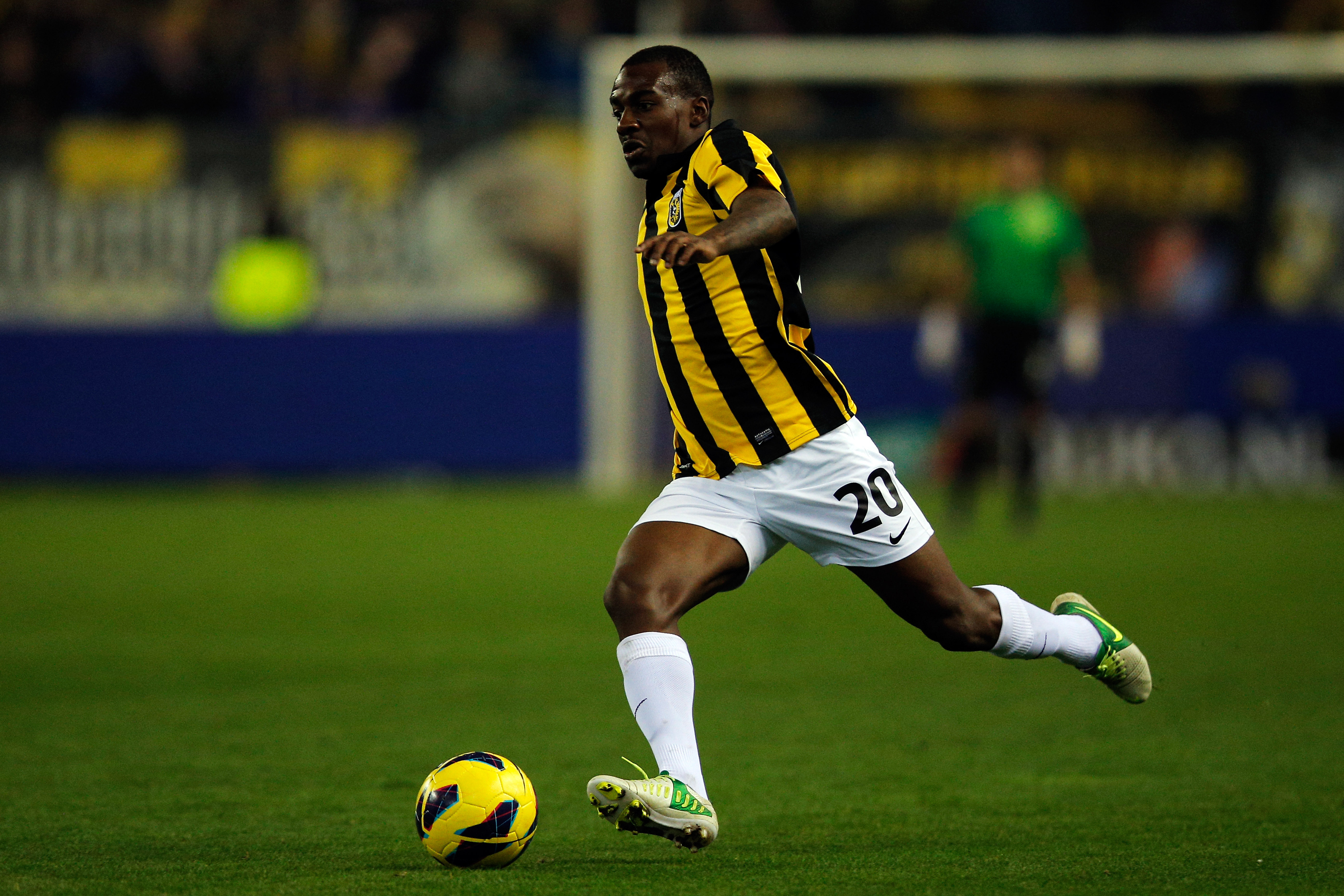 ARNHEM, NETHERLANDS - OCTOBER 28:  Gael Kakuta of Vitesse in action during the Eredivisie match between Vitesse Arnhem and AZ Alkmaar at Gelredome on October 28, 2012 in Arnhem, Netherlands.  (Photo by Dean Mouhtaropoulos/Getty Images)