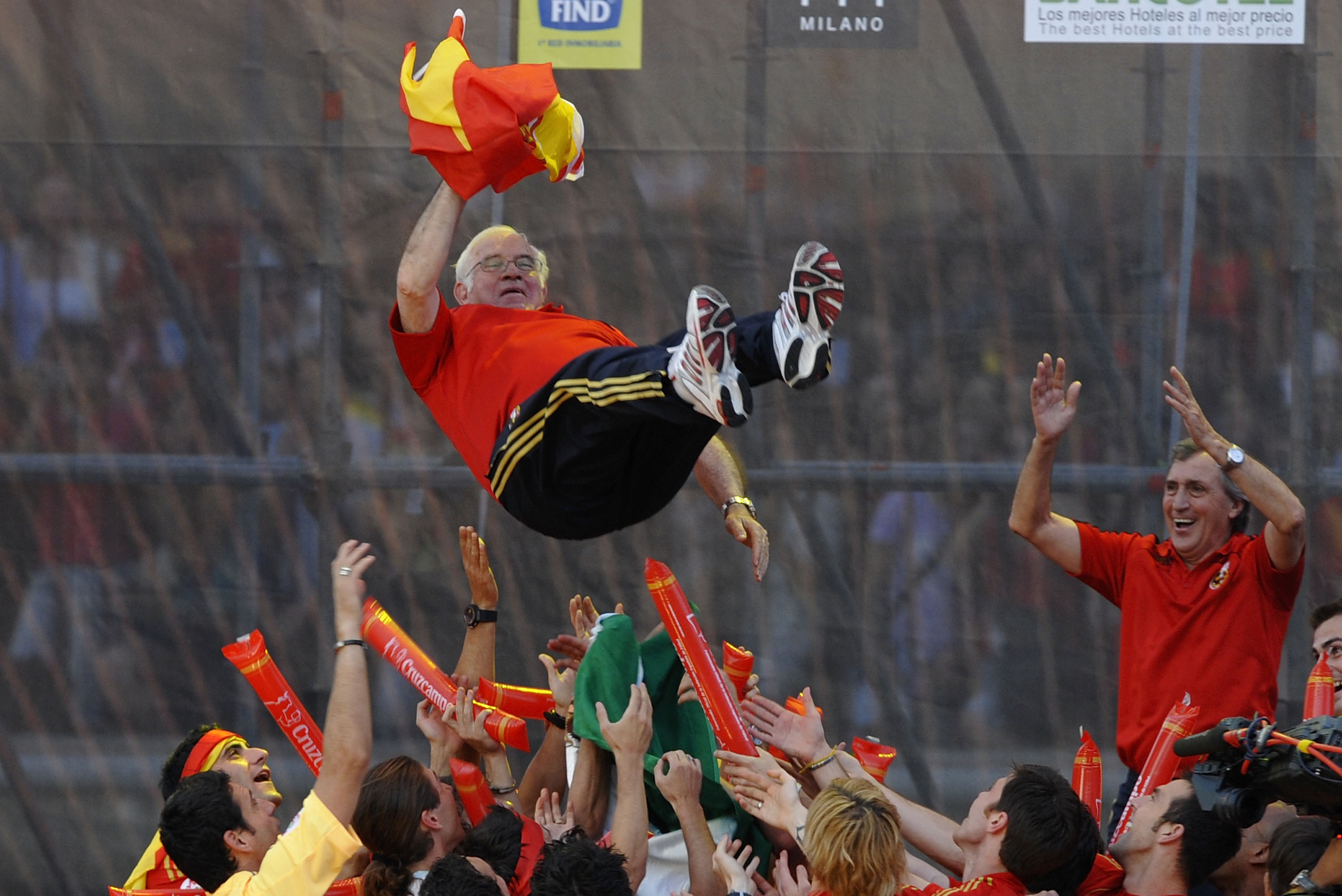 MADRID, SPAIN - JUNE 30:  The Spanish team throw their manager Luis Aragones into the air while   celebrating with fans at Plaza Colon after winning the UEFA EURO 2008 Final match between Germany and Spain 2008 on June 30, 2008 in Madrid, Spain.  (Photo by Denis Doyle/Getty Images)