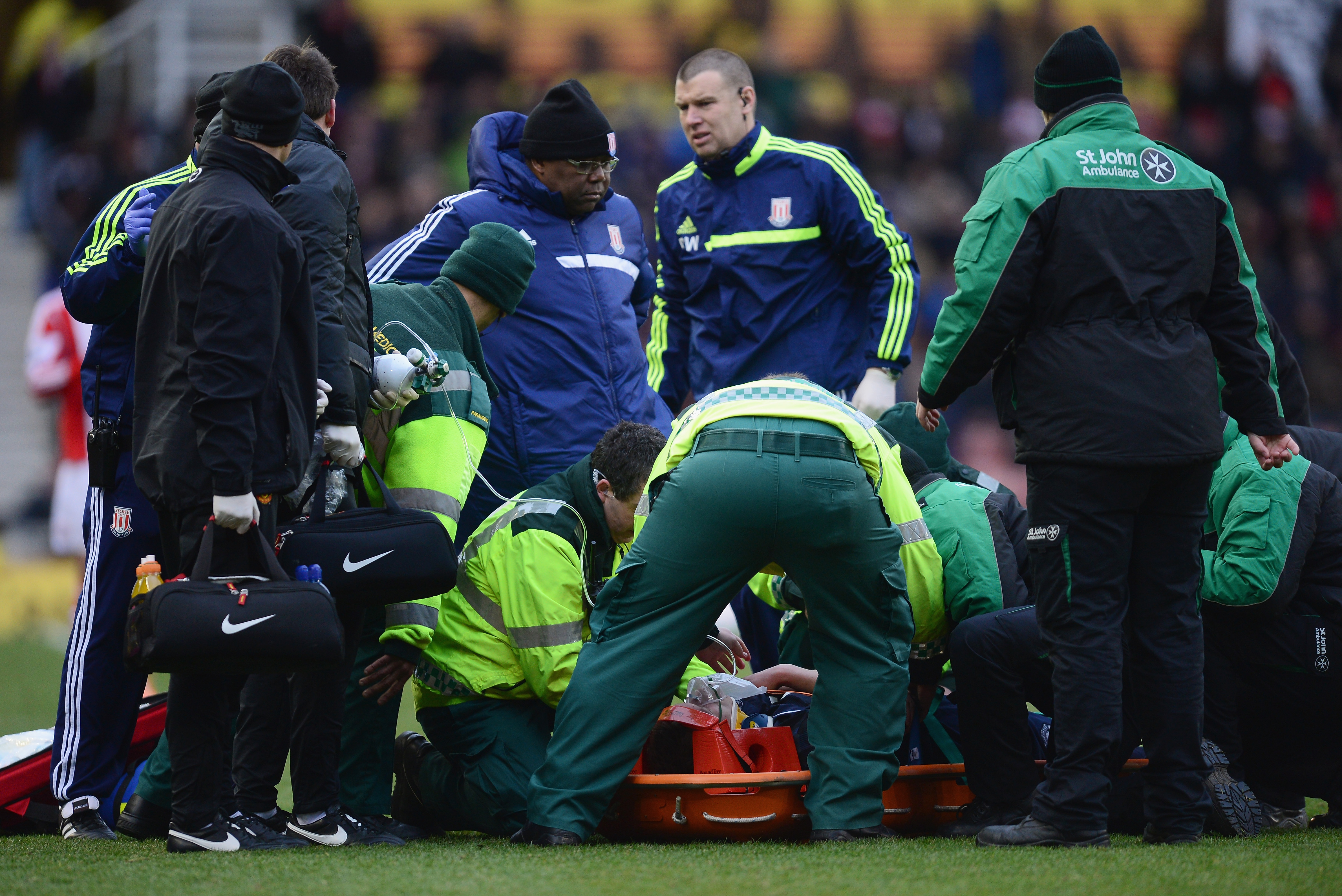 STOKE ON TRENT, ENGLAND - FEBRUARY 01:  Phil Jones of Manchester United receives treatment before leaving the field on a stretcher during the Barclays Premier League match between Stoke City and Manchester United at Britannia Stadium on February 1, 2014 in Stoke on Trent, England.  (Photo by Jamie McDonald/Getty Images)