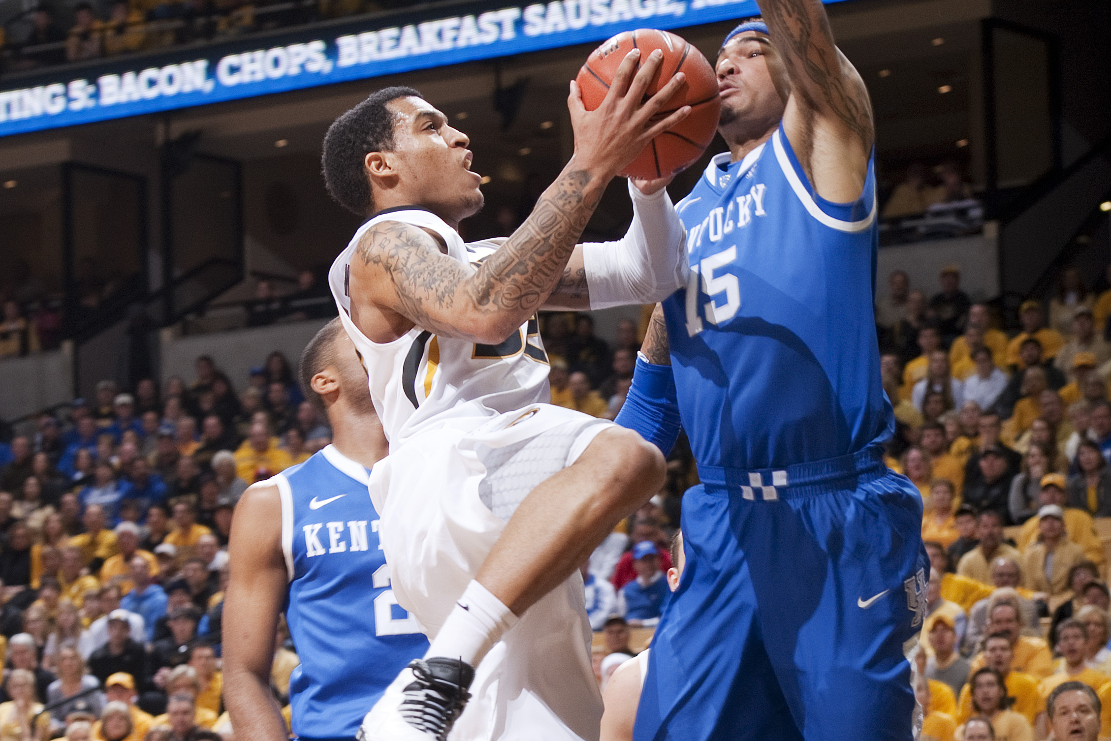 Missouri's Jabari Brown, left, tries to shoot past Kentucky's Willie Cauley-Stein, right, during the first half of an NCAA college basketball game Saturday, Feb. 1, 2014, in Columbia, Mo. (AP Photo/L.G. Patterson)
