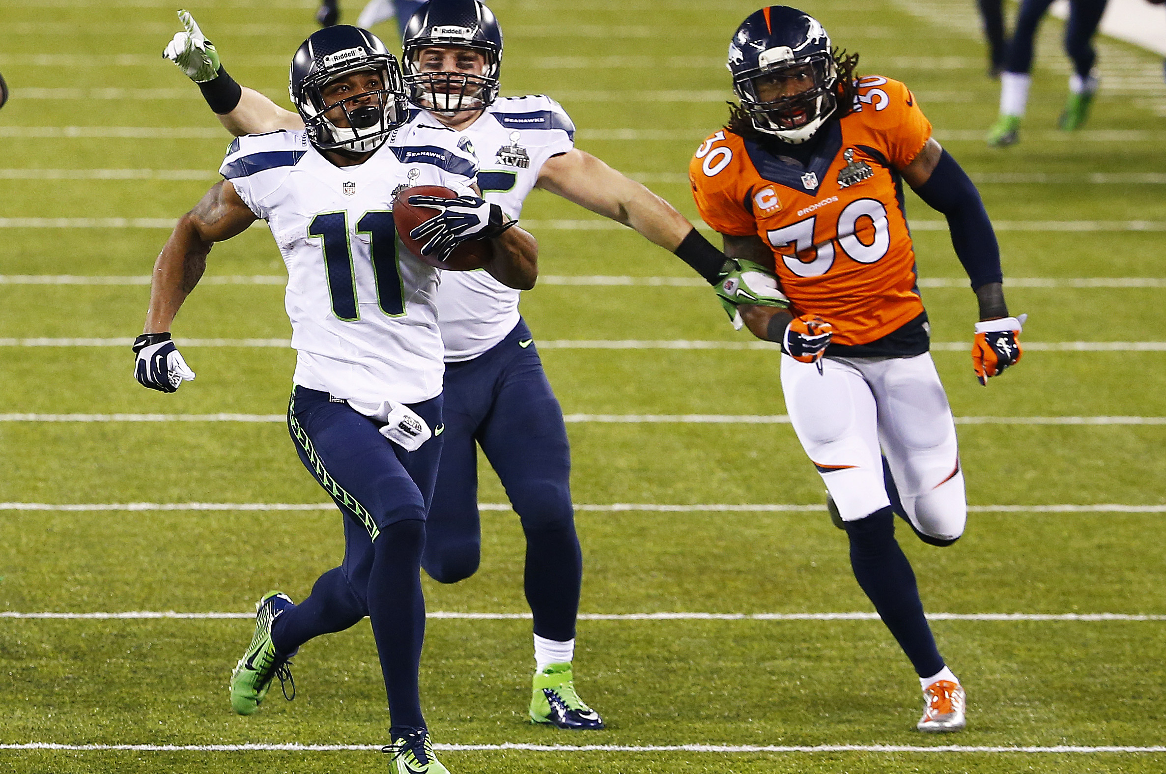 EAST RUTHERFORD, NJ - FEBRUARY 02:  Wide receiver Percy Harvin #11 of the Seattle Seahawks   returns the second half kickoff for 87 yards during the Pepsi Super Bowl XLVIII Halftime Show at MetLife Stadium against the Denver Broncos on February 2, 2014 in East Rutherford, New Jersey.  (Photo by Tom Pennington/Getty Images)