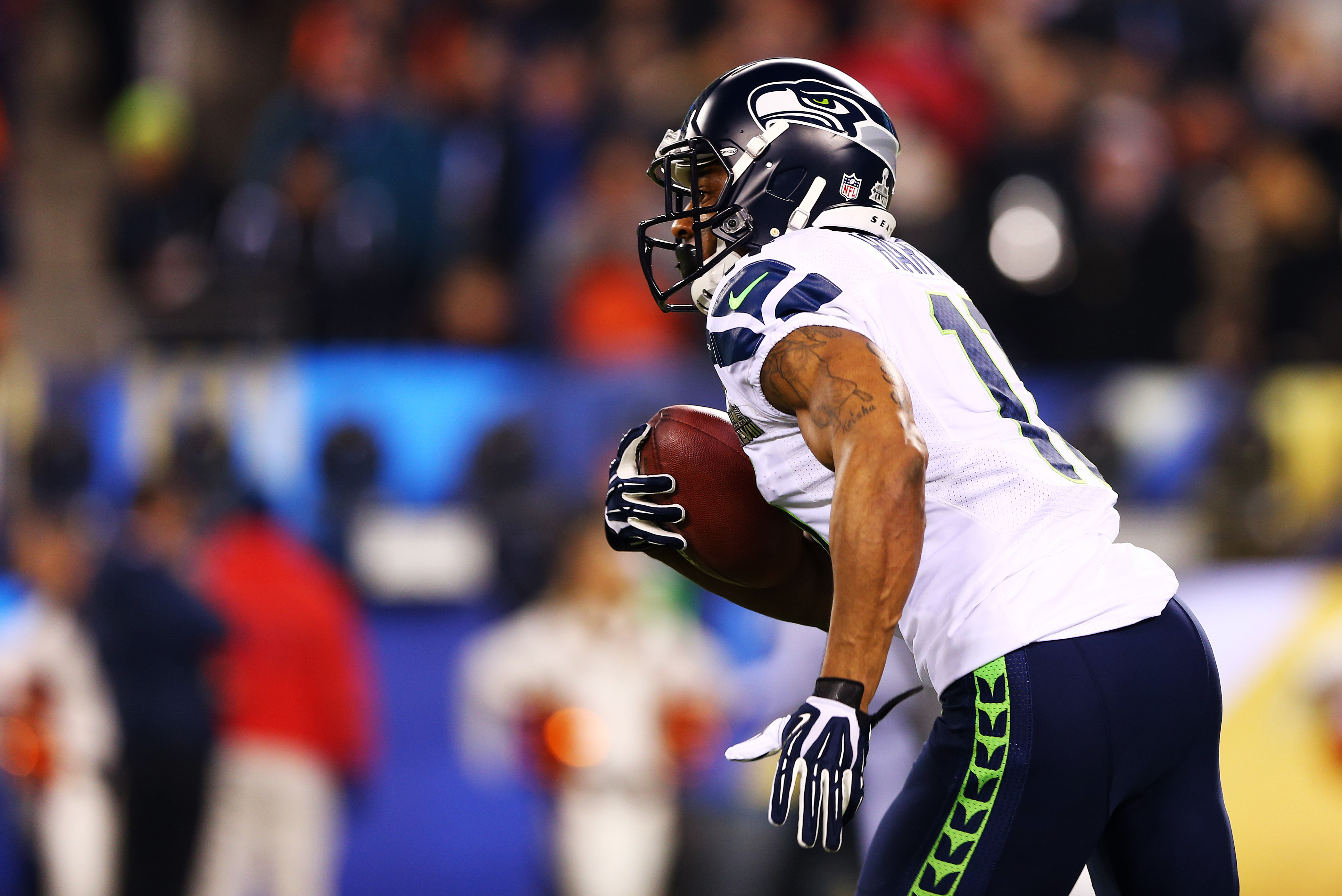 EAST RUTHERFORD, NJ - FEBRUARY 02:  Wide receiver Percy Harvin #11 of the Seattle Seahawks   returns the second half kickoff for 87 yards during the Super Bowl XLVIII at MetLife Stadium against the Denver Broncos on February 2, 2014 in East Rutherford, New Jersey.  (Photo by Elsa/Getty Images)