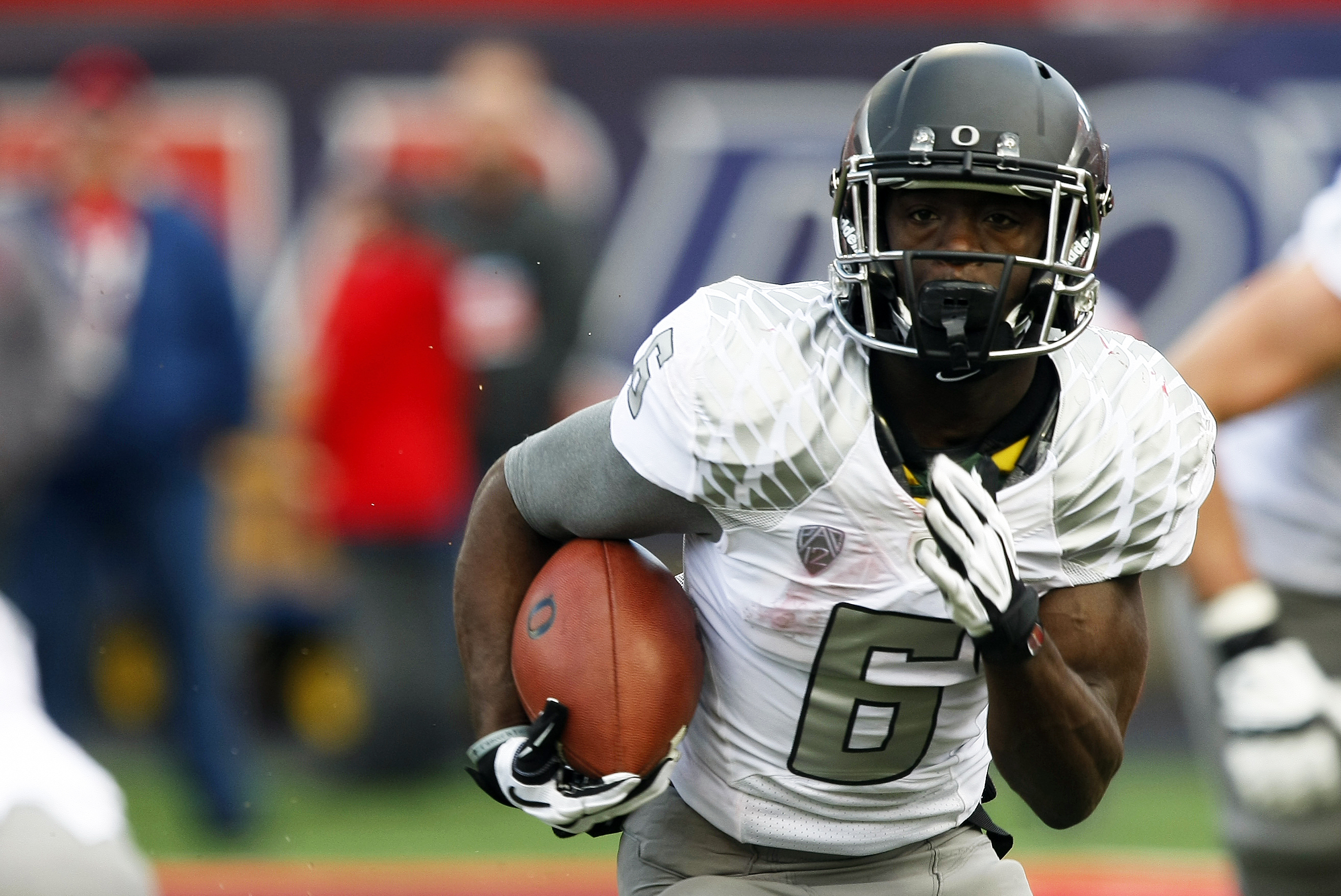 Oregon running back De'Anthony Thomas (6) during the first half of an NCAA football game against Arizona, Saturday, Nov. 23, 2013, in Tucson, Ariz. (AP Photo/Rick Scuteri)