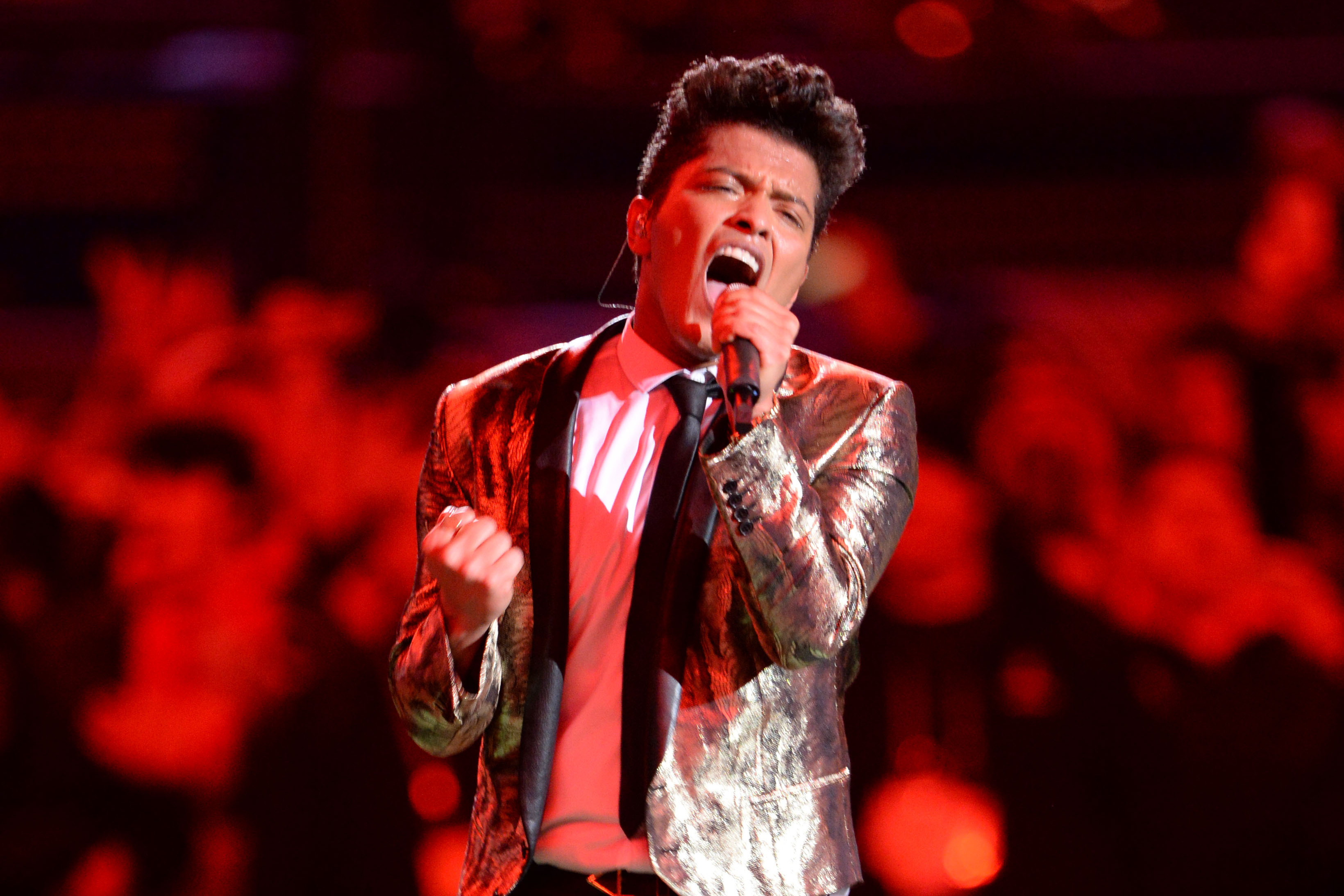 Feb 2, 2014; East Rutherford, NJ, USA; Recording artist Bruno Mars, center, performs at half-time in Super Bowl XLVIII at MetLife Stadium.  Mandatory Credit: Robert Deutsch-USA TODAY Sports