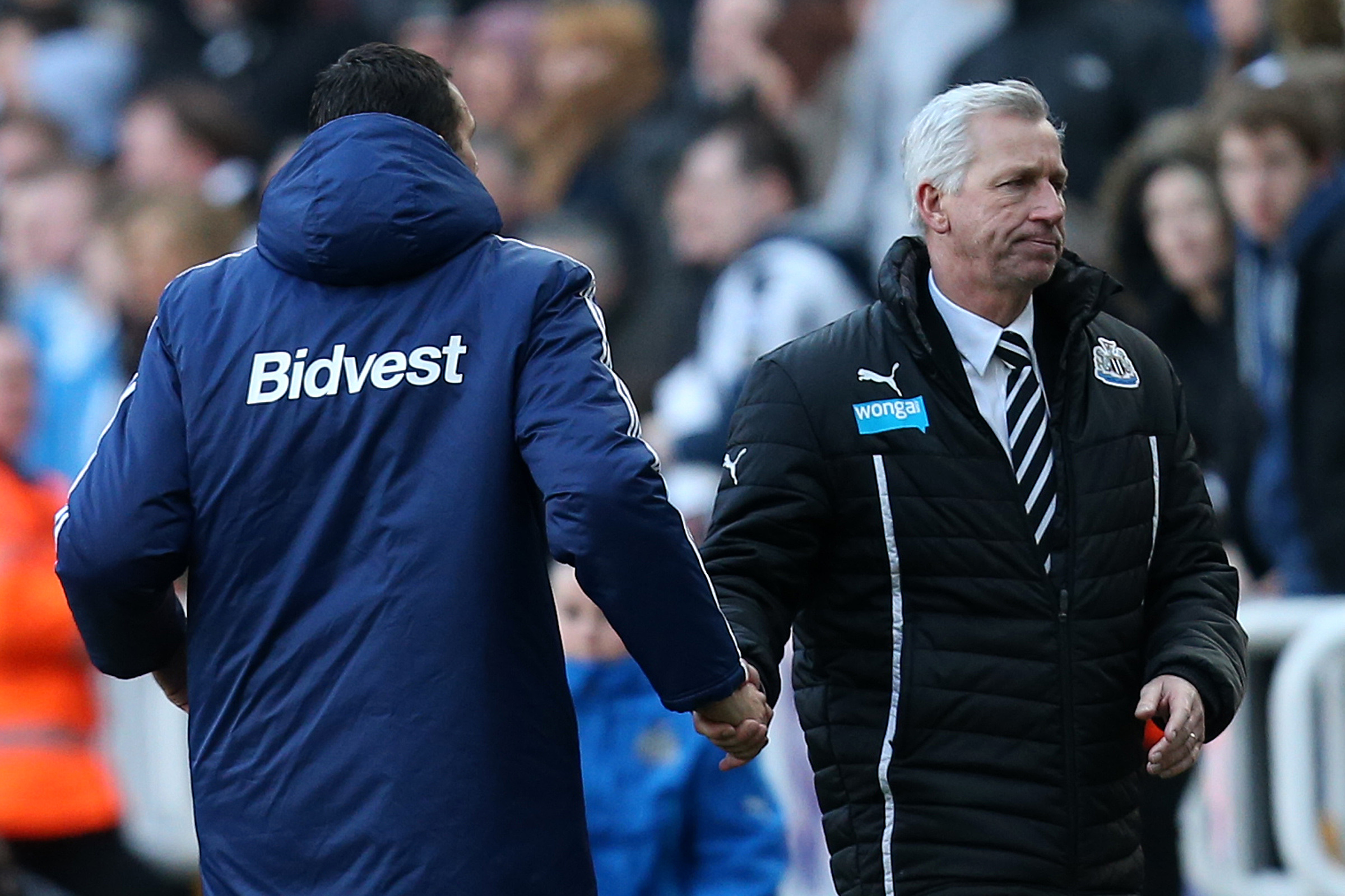 Newcastle United's manager Alan Pardew, right, shakes hands with Sunderland's manger Gus Poyet at the end of their English Premier League soccer match at St James' Park, Newcastle, England, Saturday, Feb. 1, 2014. (AP Photo/Scott Heppell)