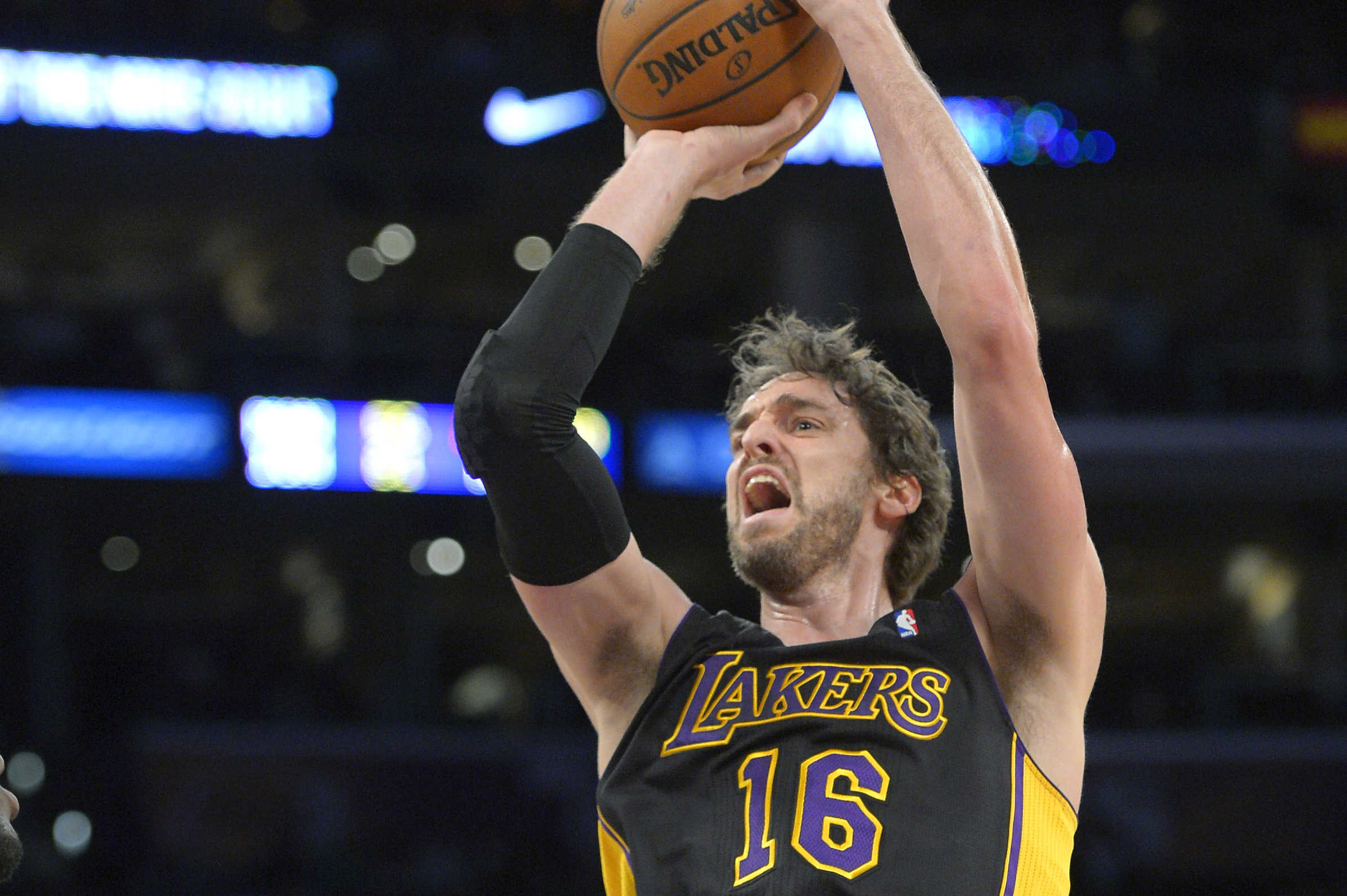 Los Angeles Lakers center Pau Gasol, right, shoots as Charlotte Bobcats forward Michael Kidd-Gilchrist watches during the first half of an NBA basketball game, Friday, Jan. 31, 2014, in Los Angeles. (AP Photo/Mark J. Terrill)