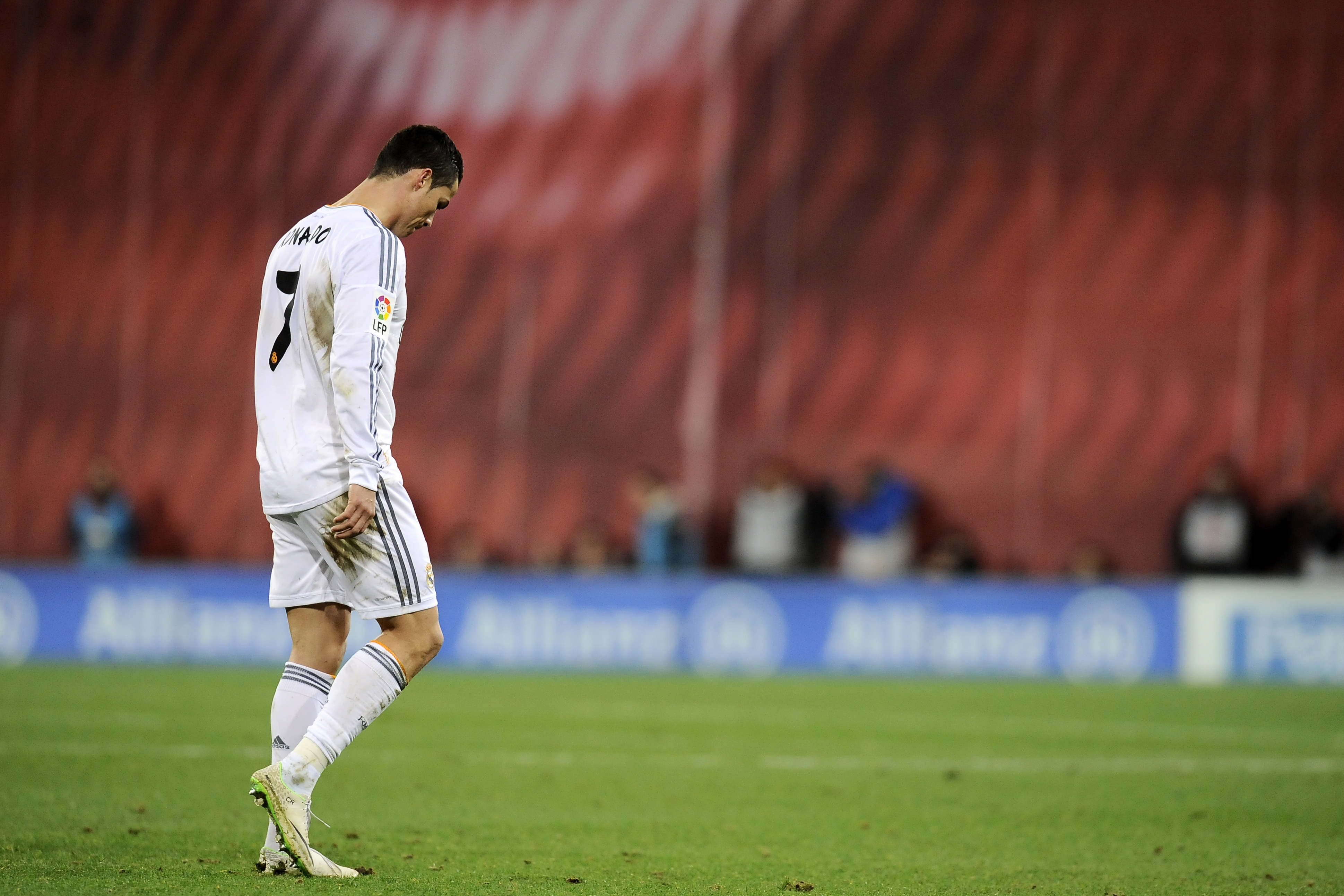 Real Madrid's Cristiano Ronaldo of Portugal, leaves the pitch after receiving a direct red card, during their Spanish League soccer match against Athletic Bilbao, at San Mames stadium in Bilbao, Spain, Sunday, Feb. 2, 2014.  (AP Photo/Alvaro Barrientos)