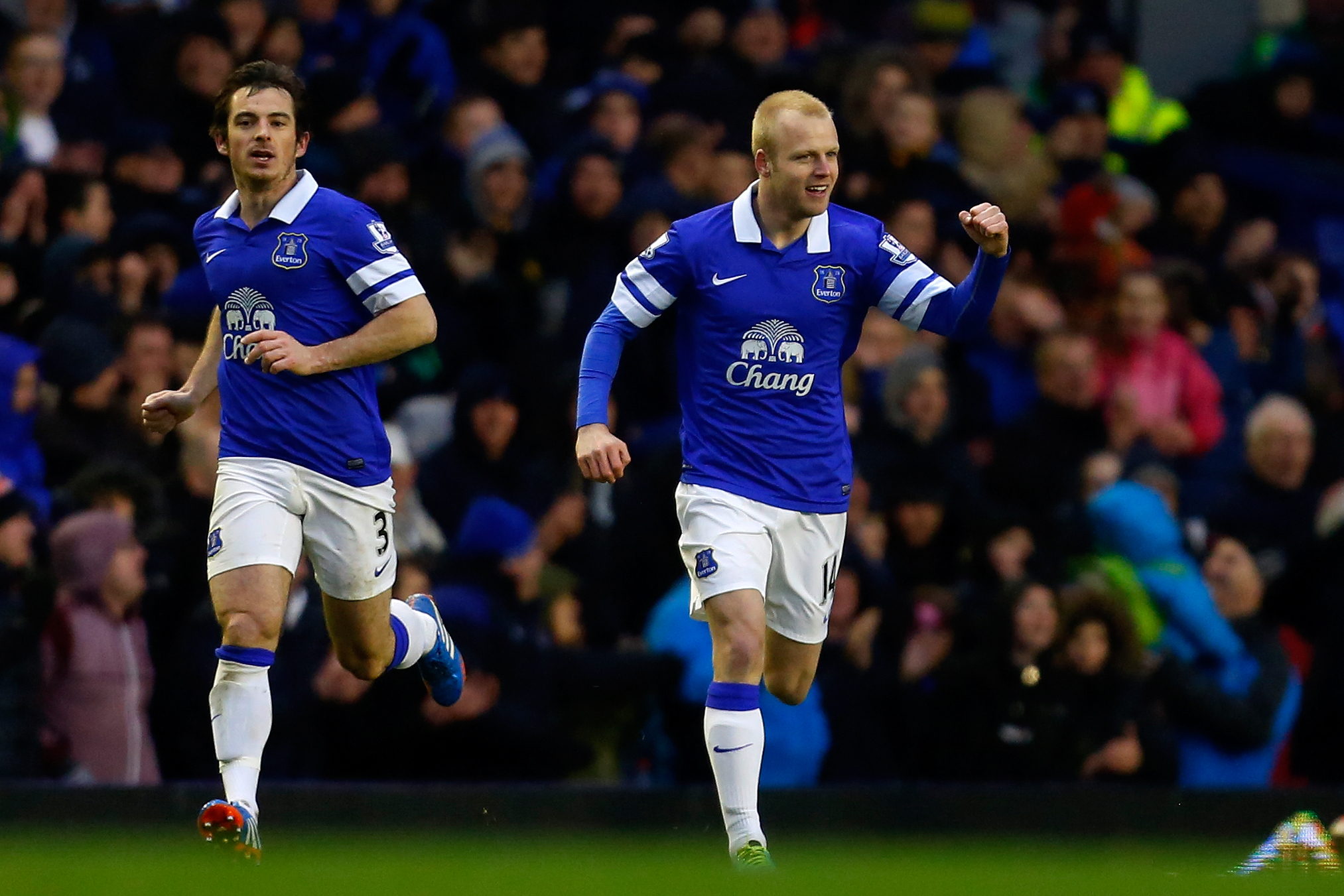 LIVERPOOL, ENGLAND - FEBRUARY 01: Steven Naismith (R) of Everton celebrates after scoring a goal during the Barclays Premier League match between Everton and Aston Villa at Goodison Park on February 1, 2014 in Liverpool, England. (Photo by Paul Thomas/Getty Images)