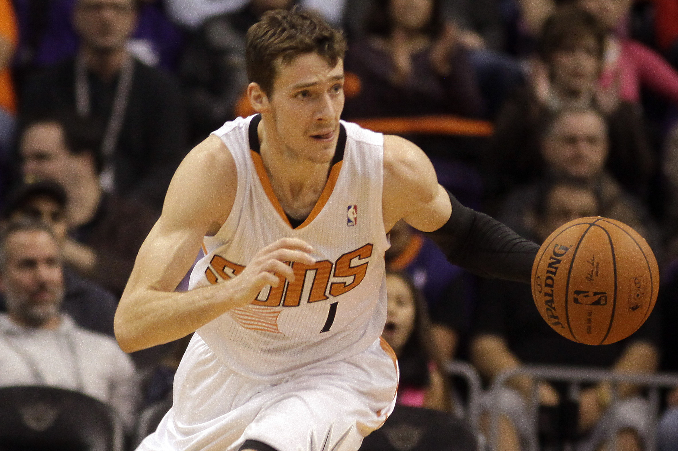Phoenix Suns shooting guard Goran Dragic (1) carries the ball against the Charlotte Bobcats in the third quarter during an NBA basketball game, Saturday, Feb. 1, 2014, in Phoenix. (AP Photo/Rick Scuteri)