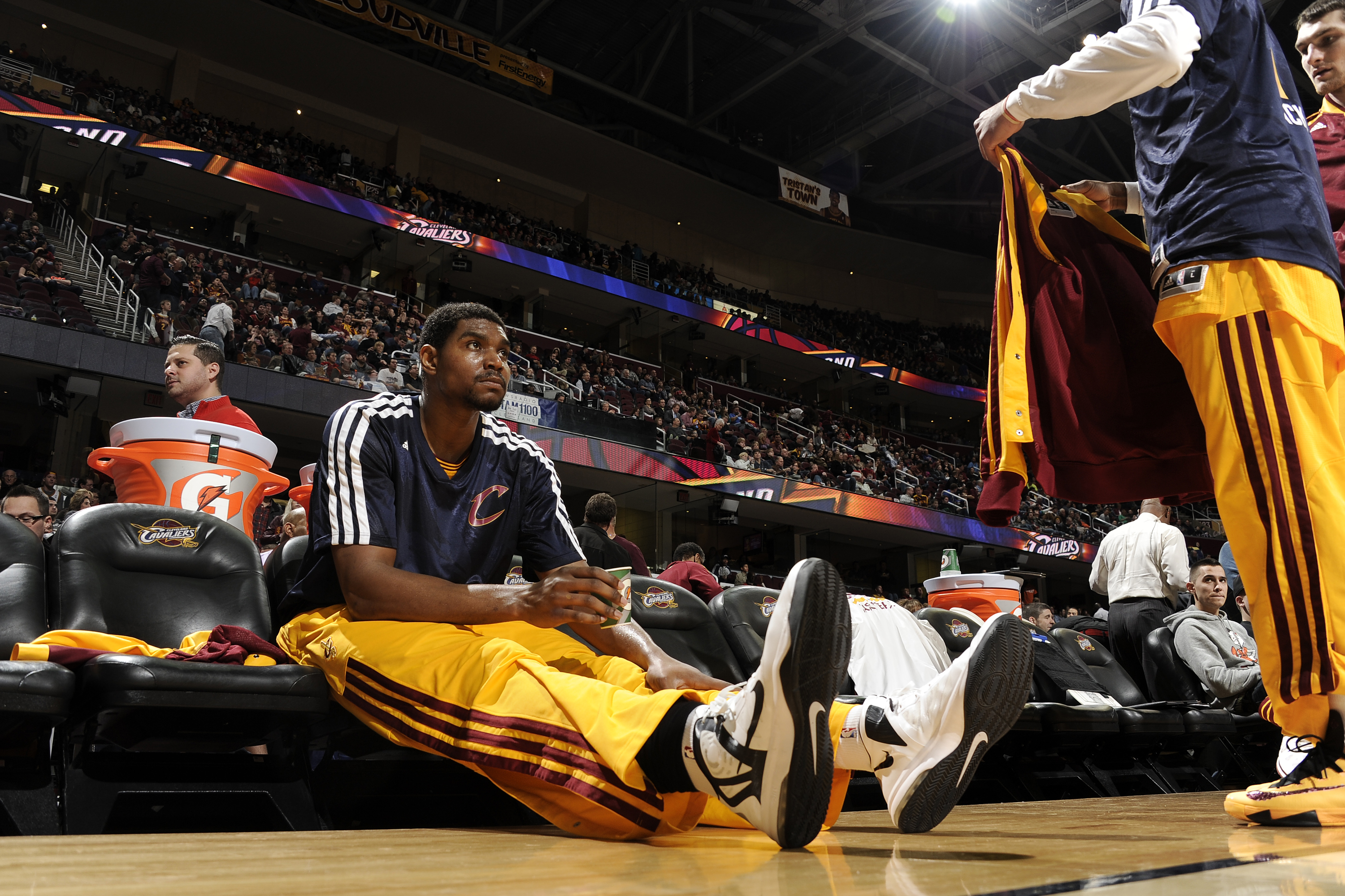 CLEVELAND, OH - DECEMBER 20:  Andrew Bynum #21 of the Cleveland Cavaliers stretches prior to the game against the Milwaukee Bucks at The Quicken Loans Arena on December 20, 2013 in Cleveland, Ohio. NOTE TO USER: User expressly acknowledges and agrees that, by downloading and/or using this Photograph, user is consenting to the terms and conditions of the Getty Images License Agreement. Mandatory Copyright Notice: Copyright 2013 NBAE (Photo by David Liam Kyle/NBAE via Getty Images)