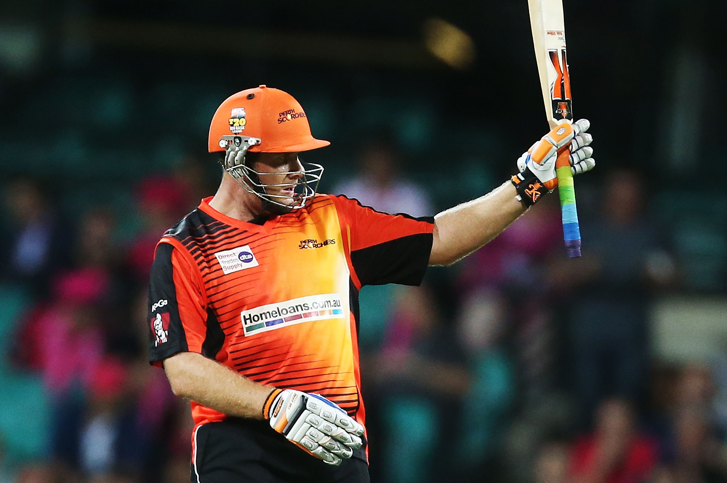 SYDNEY, AUSTRALIA - FEBRUARY 05:  Craig Simmons of the Scorchers acknowledges the crowd after scoring a half century during the Big Bash League semi final match between the Sydney Sixers and the Perth Scorchers at Sydney Cricket Ground on February 5, 2014 in Sydney, Australia.  (Photo by Mark Metcalfe/Getty Images)