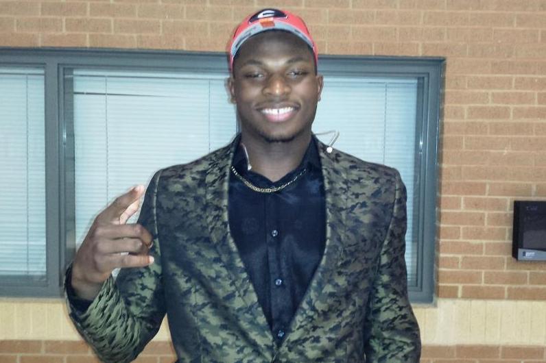 Lorenzo Carter is now a Georgia Bulldog.