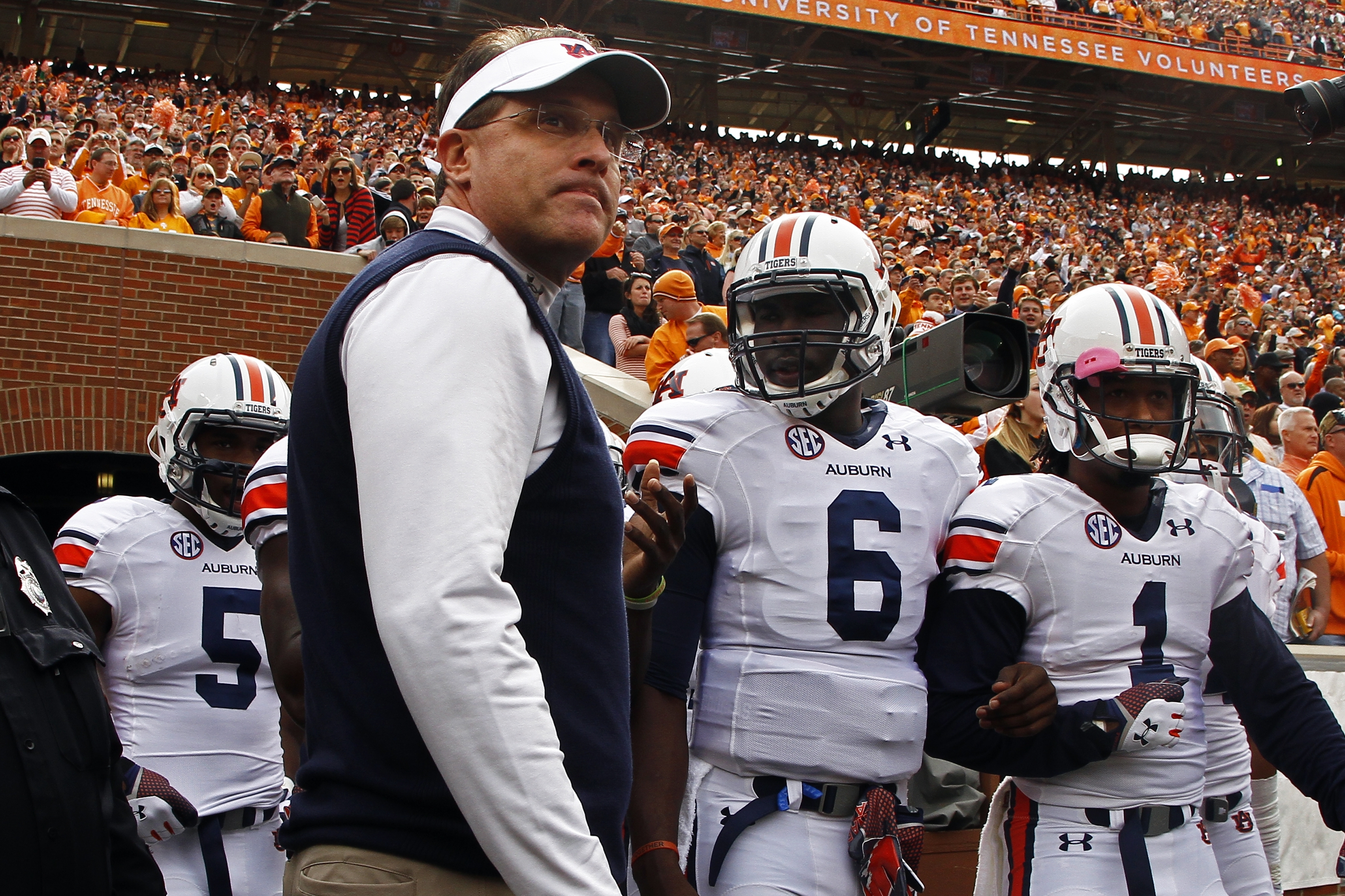 Auburn coach Gus Malzahn stands with Auburn defensive back Jonathon Mincy (6) and wide receiver Trovon Reed (1) before an NCAA college football game against Tennessee on Saturday, Nov. 9, 2013 in Knoxville, Tenn. (AP Photo/Wade Payne)