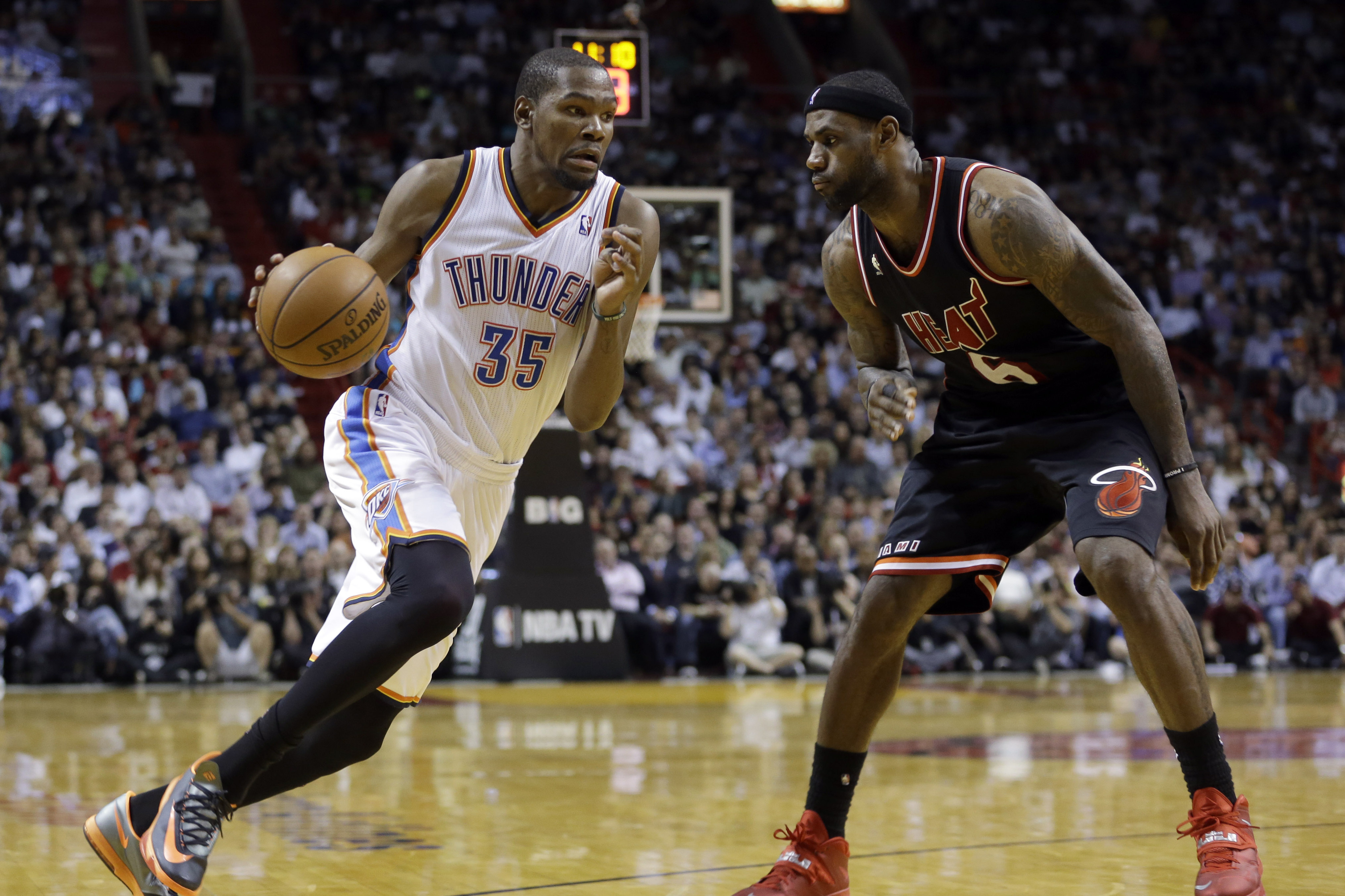 Oklahoma City Thunder small forward Kevin Durant (35) drives against Miami Heat small forward LeBron James (6) during the fourth quarter of an NBA basketball game in Miami, Wednesday, Jan. 29, 2014. The Thunder won 112-95. (AP PhotoAlan Diaz)
