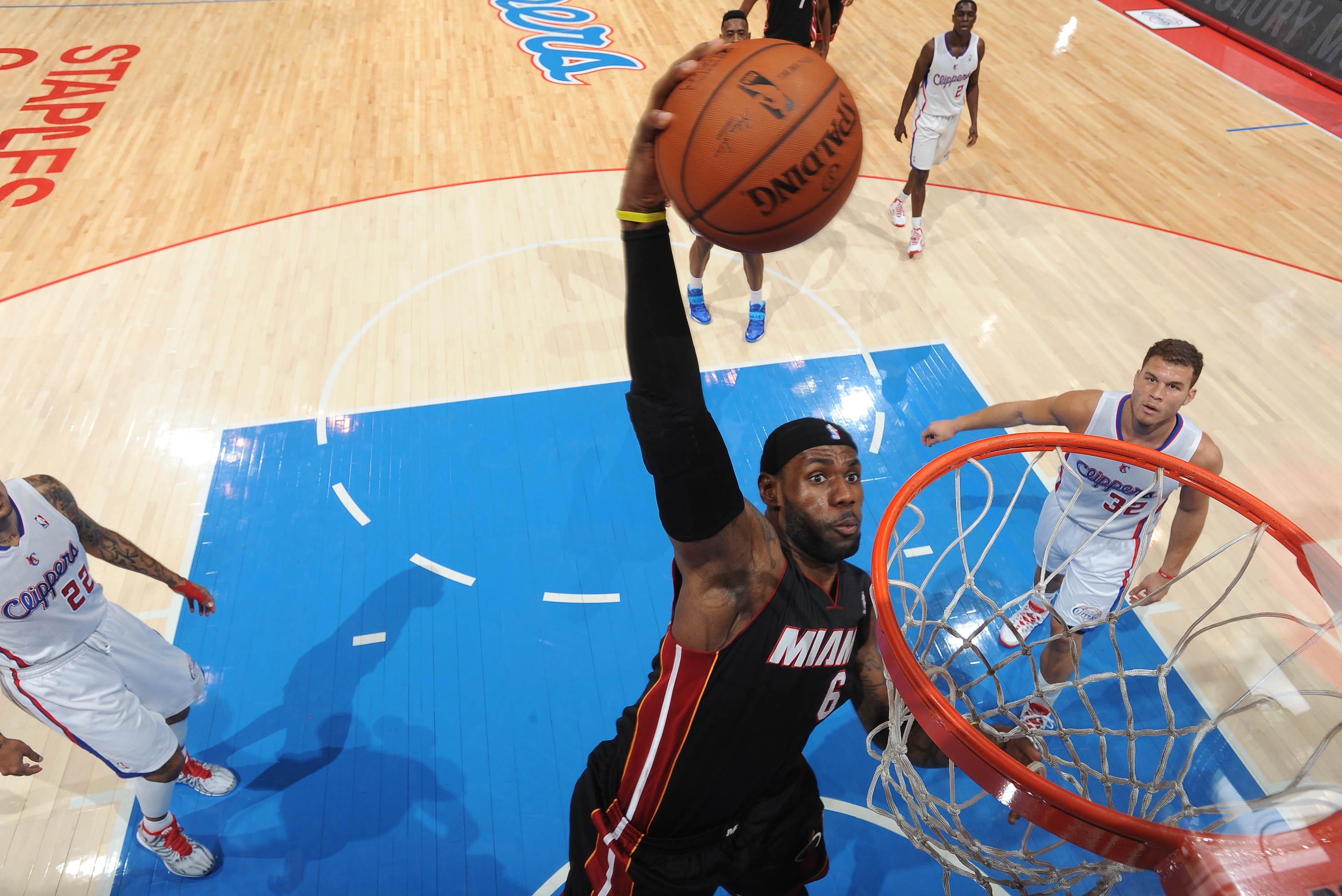 LOS ANGELES, CA - FEBRUARY 5: LeBron James #6 of the Miami Heat goes up for a dunk against the Los Angeles Clippers at Staples Center on February 5, 2014 in Los Angeles, California. NOTE TO USER: User expressly acknowledges and agrees that, by downloading and/or using this Photograph, user is consenting to the terms and conditions of the Getty Images License Agreement. Mandatory Copyright Notice: Copyright 2014 NBAE (Photo by Andrew D. Bernstein/NBAE via Getty Images)