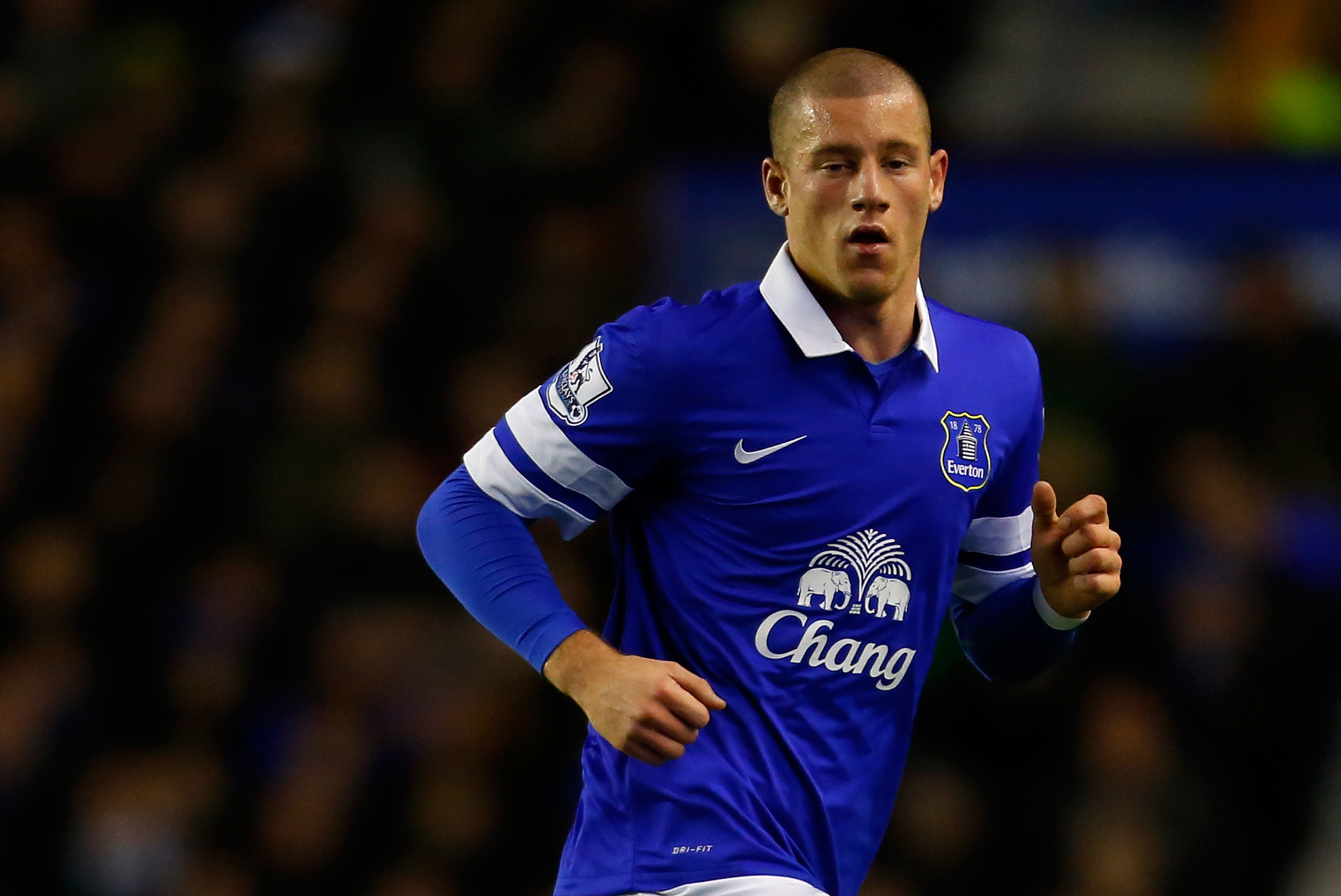 LIVERPOOL, ENGLAND - DECEMBER 26: Ross Barkley of Everton in action during the Barclays Premier League match between Everton and Sunderland at Goodison Park on December 26, 2013 in Liverpool, England. (Photo by Paul Thomas/Getty Images)
