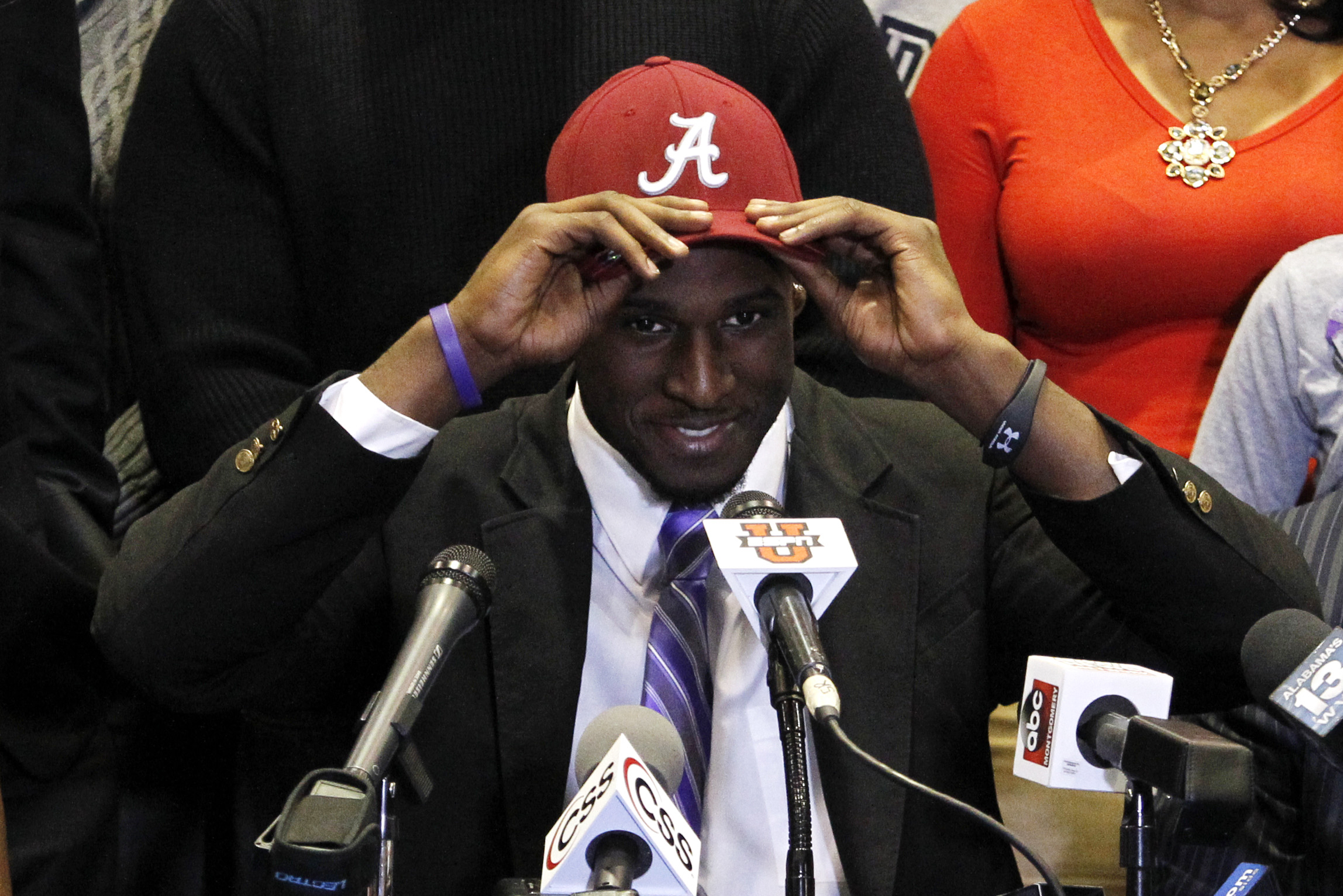 Rashaan Evans chooses Alabama as his commitment to play NCAA college football during national signing day on Wednesday, Feb. 5, 2014, in Auburn, Ala. (AP Photo/Butch Dill)