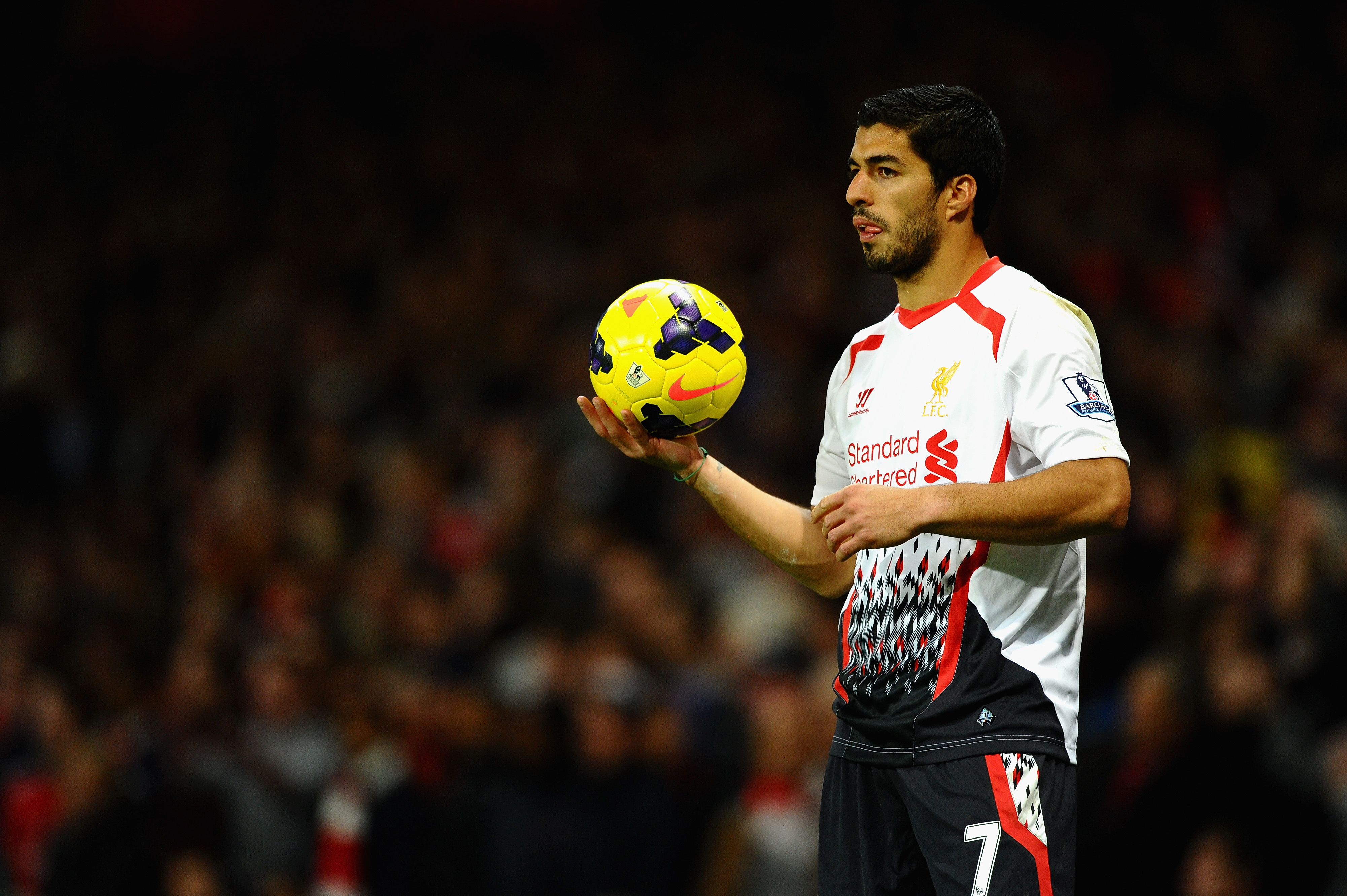 LONDON, ENGLAND - NOVEMBER 02:  Luis Suarez of Liverpool prepares to take a throw in during the Barclays Premier League match between Arsenal and Liverpool at Emirates Stadium on November 2, 2013 in London, England.  (Photo by Laurence Griffiths/Getty Images)