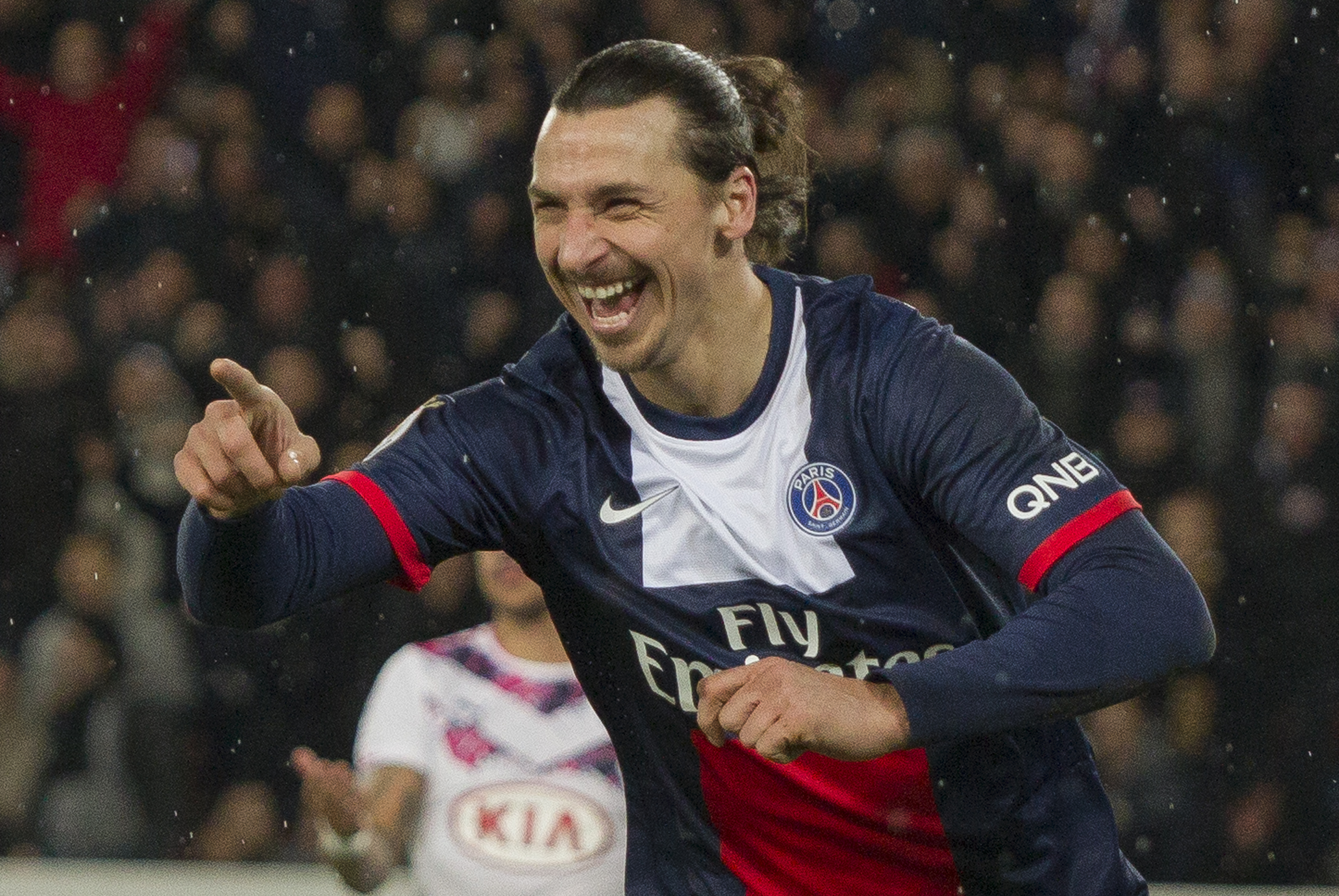 Paris Saint Germain's Zlatan Ibrahimovic, right, of Sweden celebrates after scoring against Bordeaux during their French League One soccer match, Friday Jan. 31, 2014, at Parc des Princes stadium, in Paris, France. (AP Photo/Jacques Brinon)