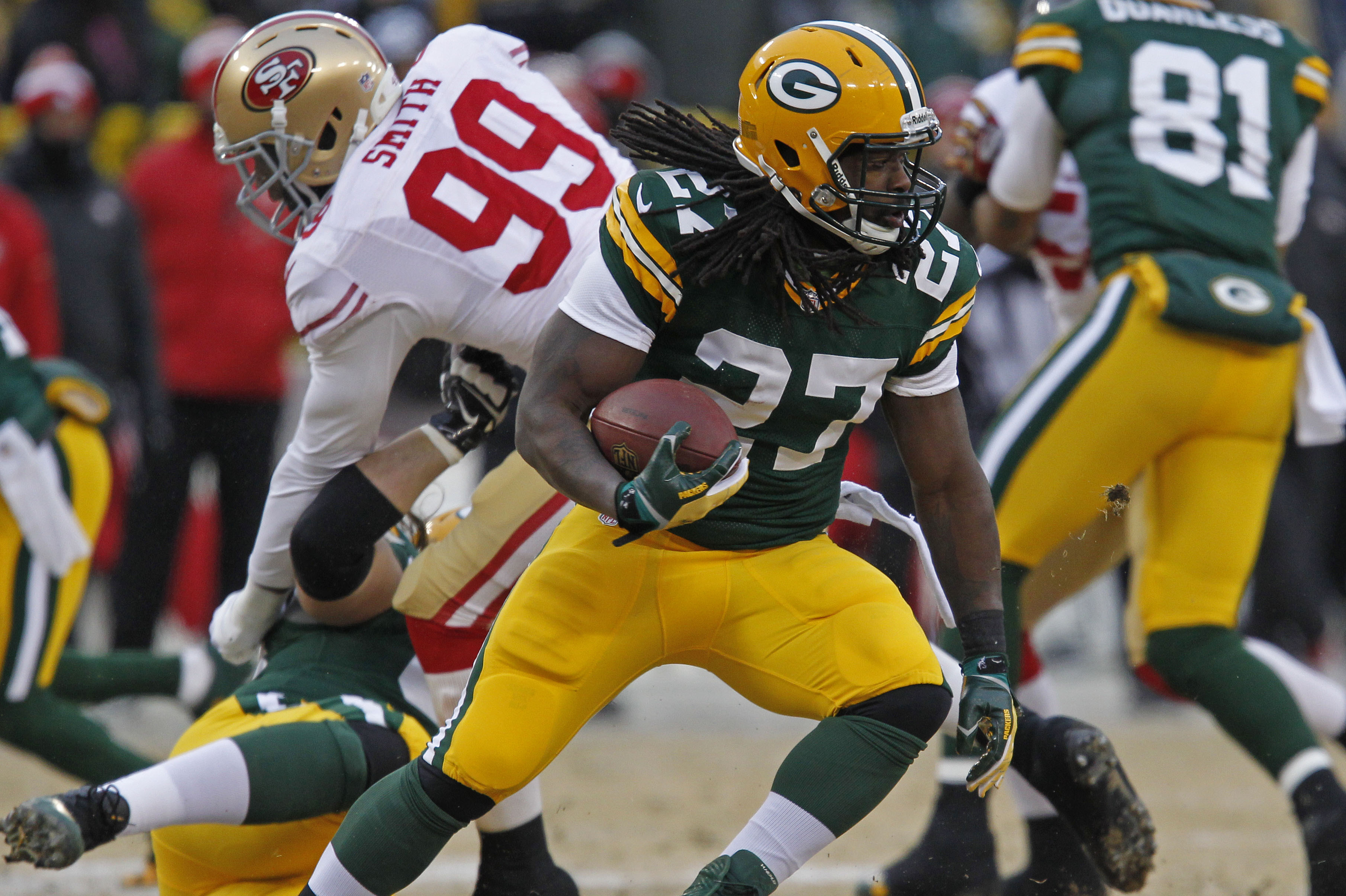 Green Bay Packers running back Eddie Lacy rushes against the San Francisco 49ers during an NFL wild-card playoff football game Sunday, Jan. 5, 2014, in Green Bay, Wis. (AP Photo/Matt Ludtke)